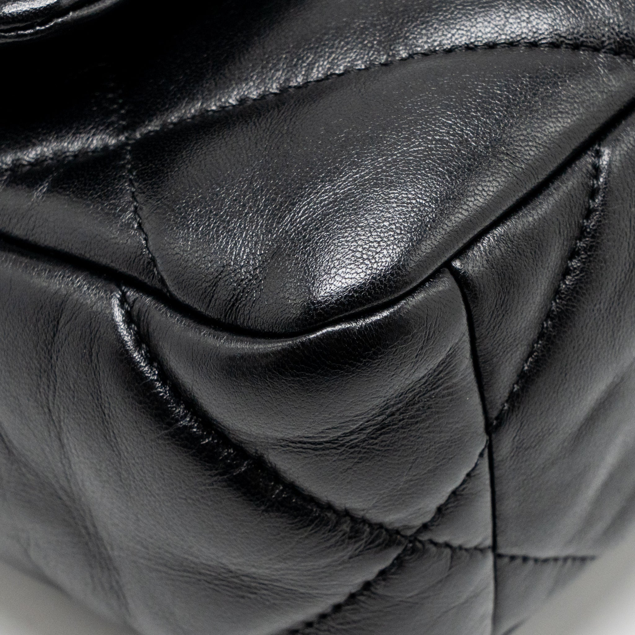 CHANEL SMALL 19 BAG LAMBSKIN BLACK MULTICOLOR HARDWARE (MICROCHIP)