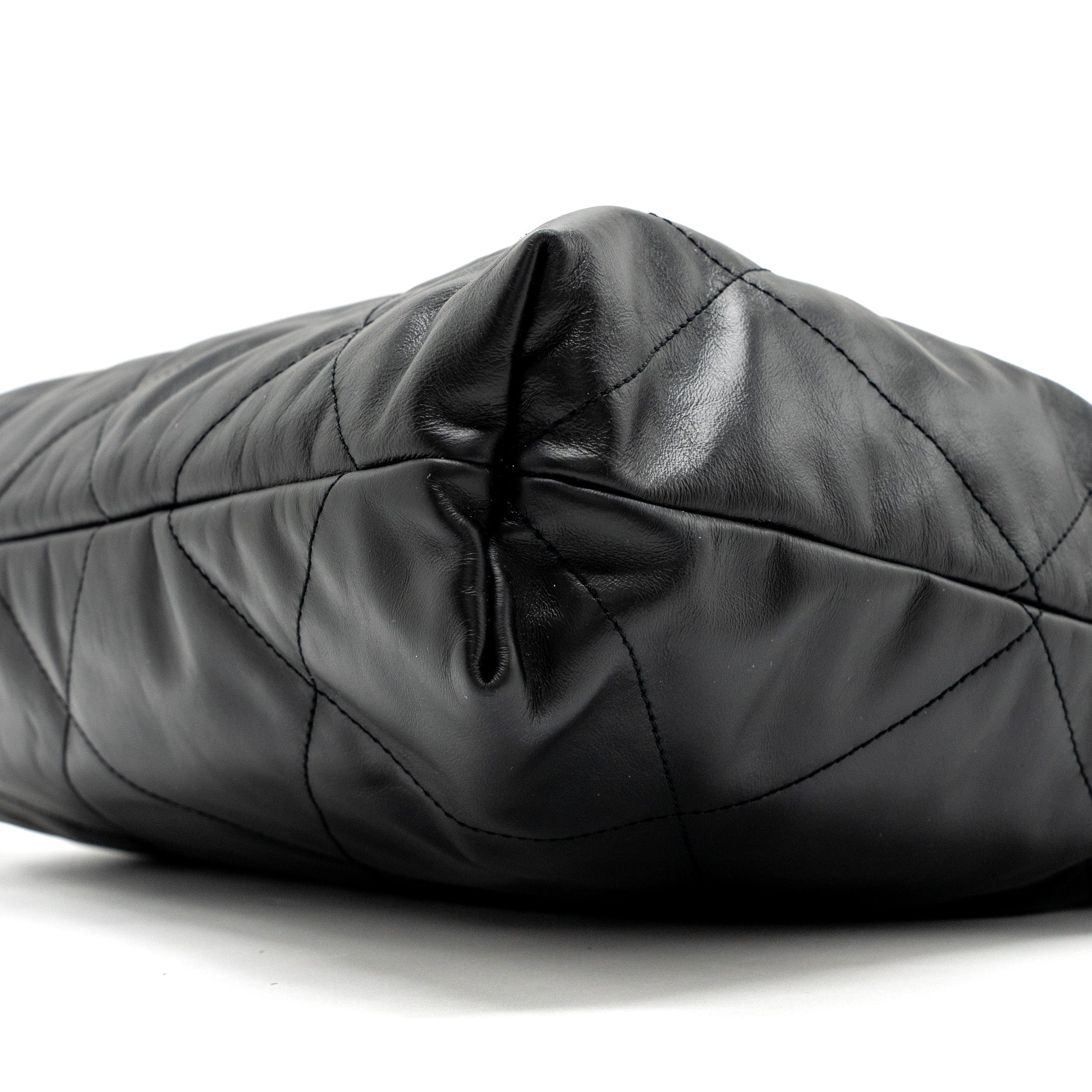 CHANEL MEDIUM 22 BAG CALFSKIN BLACK GHW (MICROCHIP)