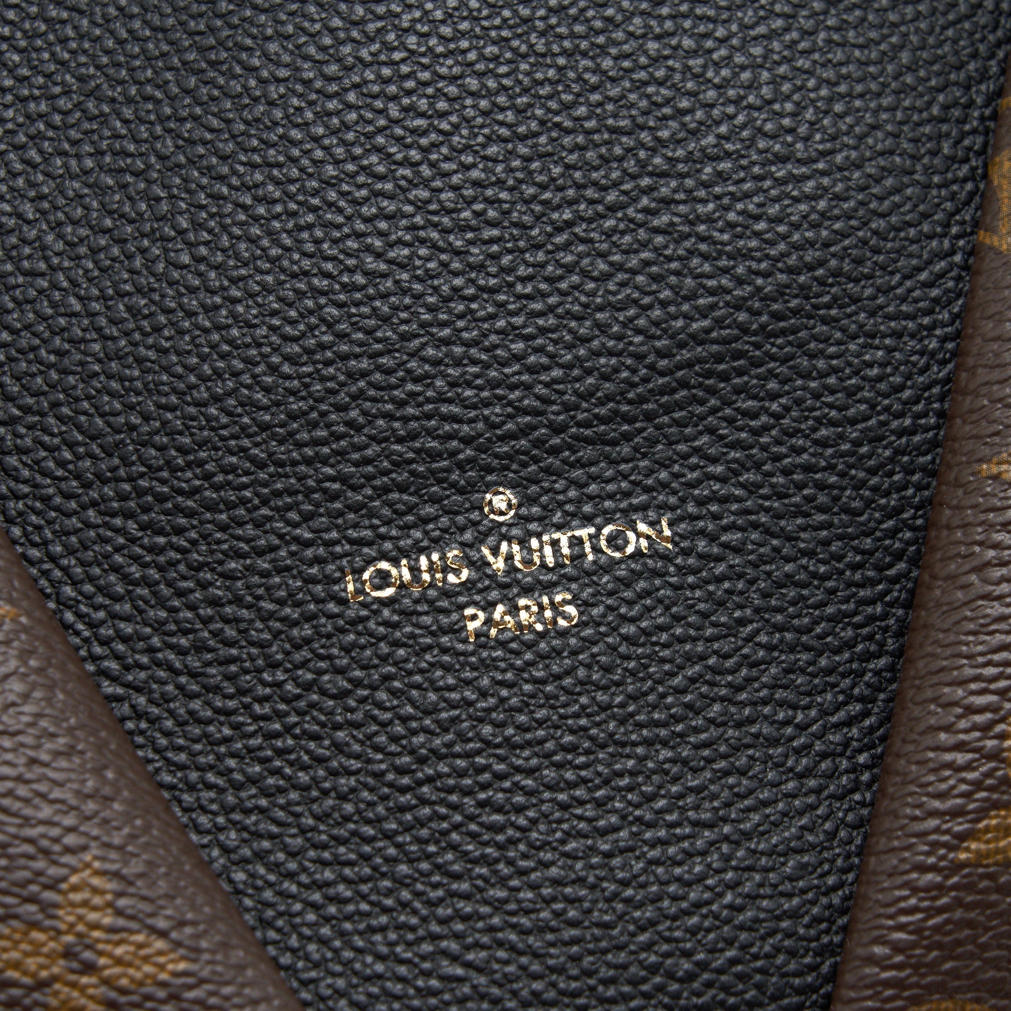 LOUIS VUITTON V TOTE BAG MEDIUM BLACK GHW