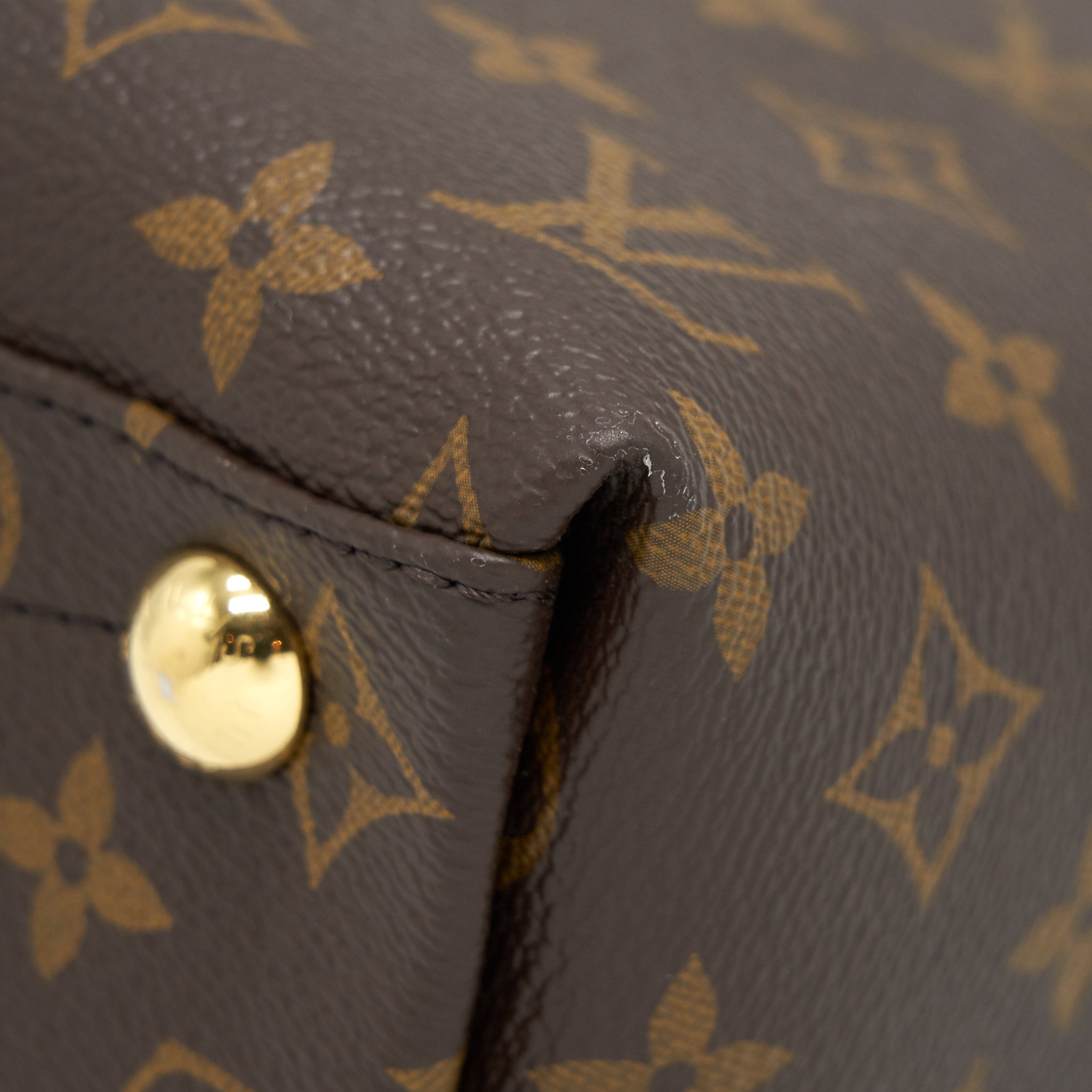 LOUIS VUITTON V TOTE BAG MEDIUM BLACK GHW