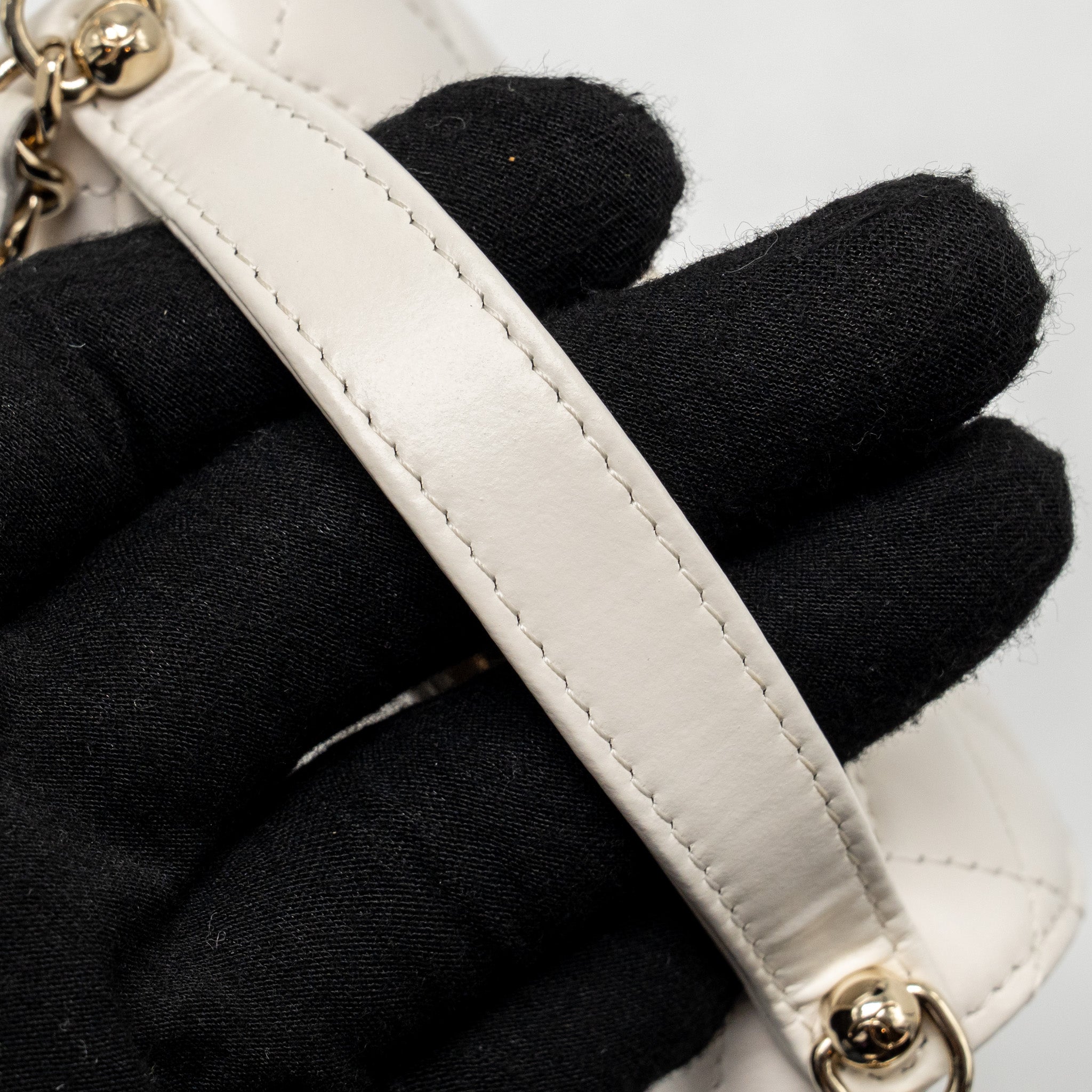 CHANEL TOP HANDLE FLAP KISS LOCK MINI CLUTCH WITH CHAIN LAMBSKIN WHITE LGHW (MICROCHIP)