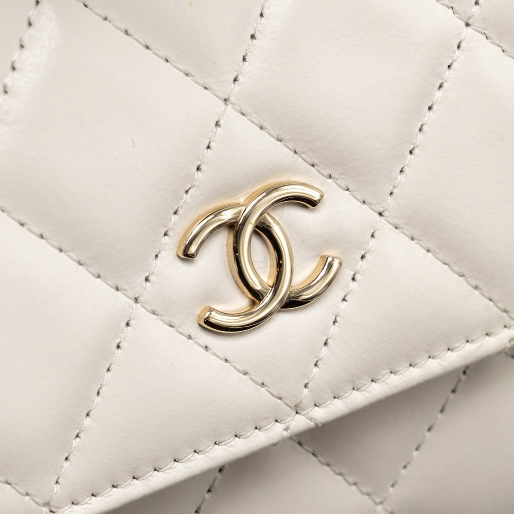 CHANEL TOP HANDLE FLAP KISS LOCK MINI CLUTCH WITH CHAIN LAMBSKIN WHITE LGHW (MICROCHIP)