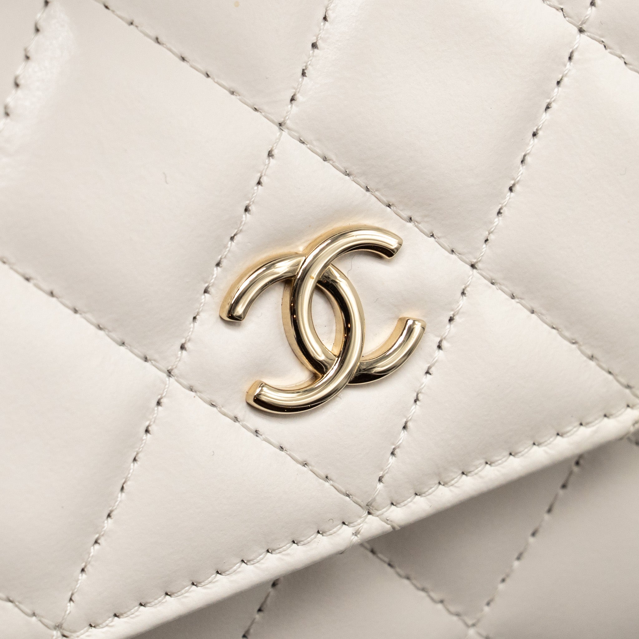 CHANEL TOP HANDLE FLAP KISS LOCK MINI CLUTCH WITH CHAIN LAMBSKIN WHITE LGHW (MICROCHIP)