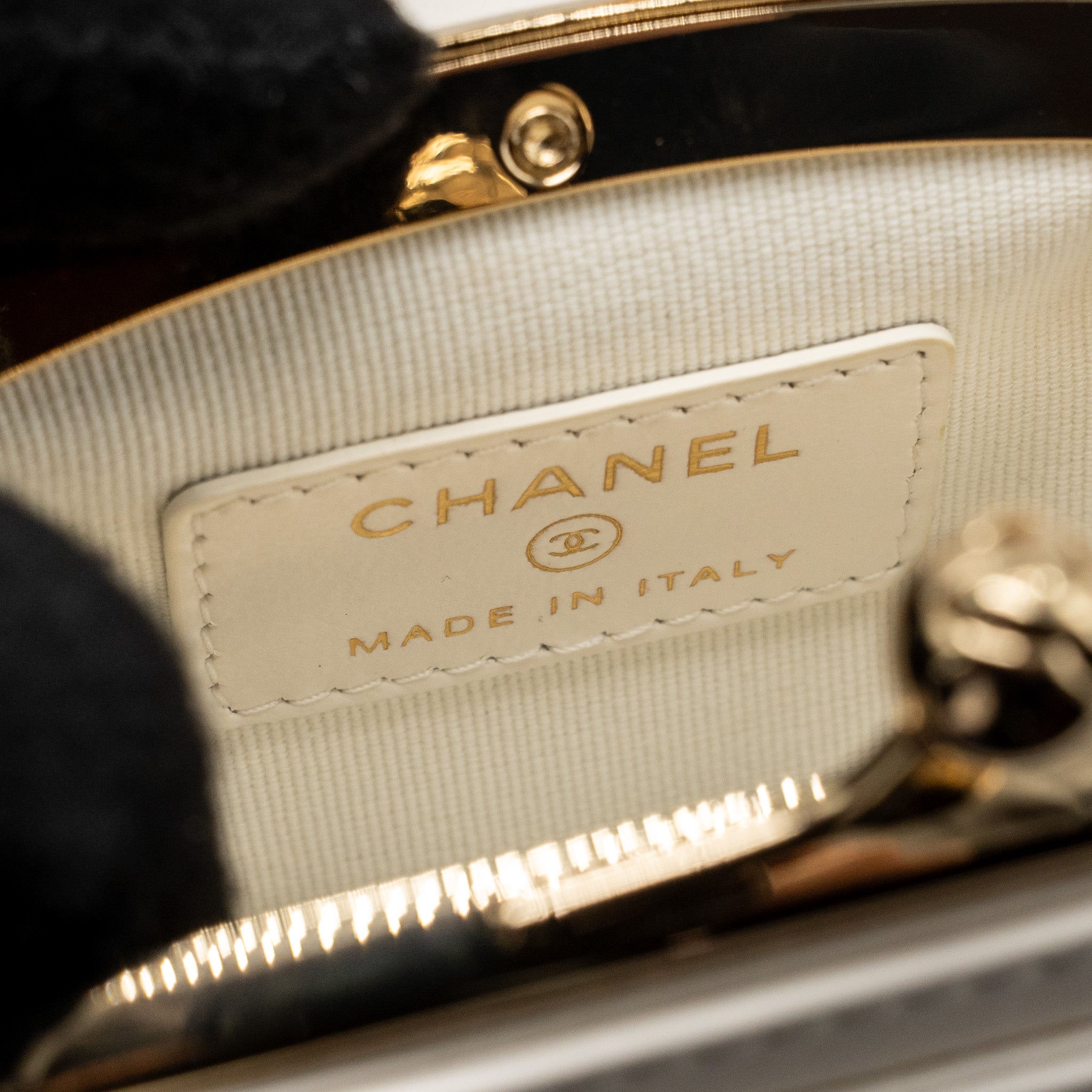 CHANEL TOP HANDLE FLAP KISS LOCK MINI CLUTCH WITH CHAIN LAMBSKIN WHITE LGHW (MICROCHIP)