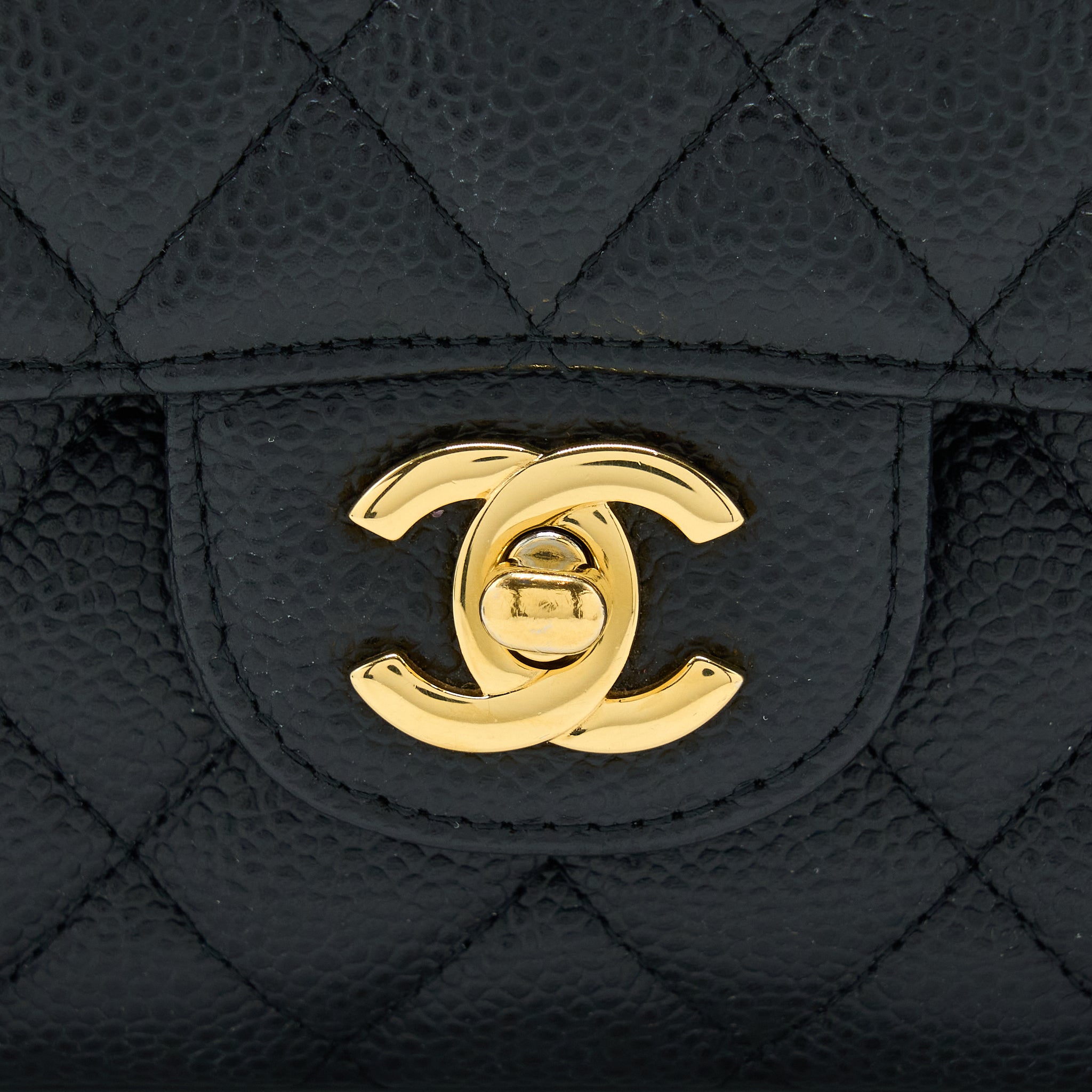 CHANEL MEDIUM CLASSIC DOUBLE FLAP CAVIAR BLACK GHW