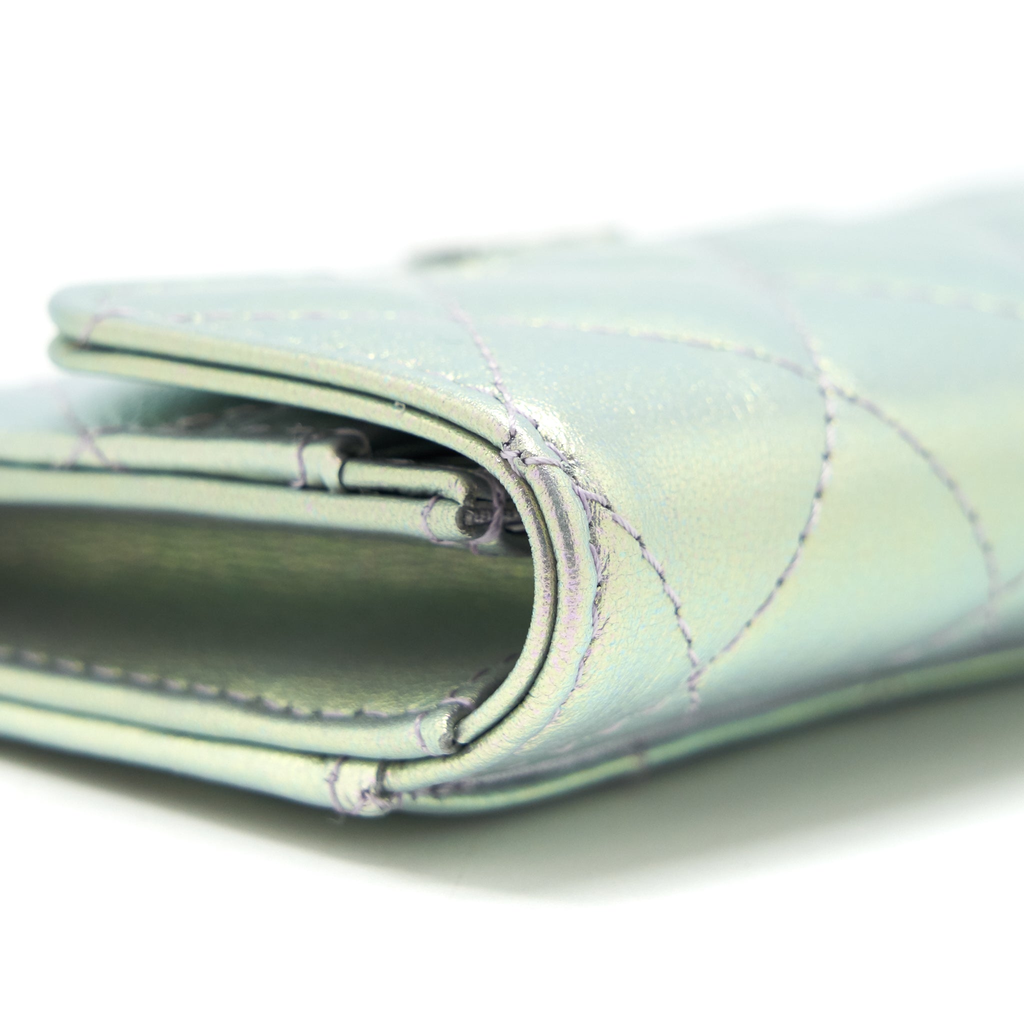 CHANEL 21K IRIDESCENT GREY FLAP CARD HOLDER