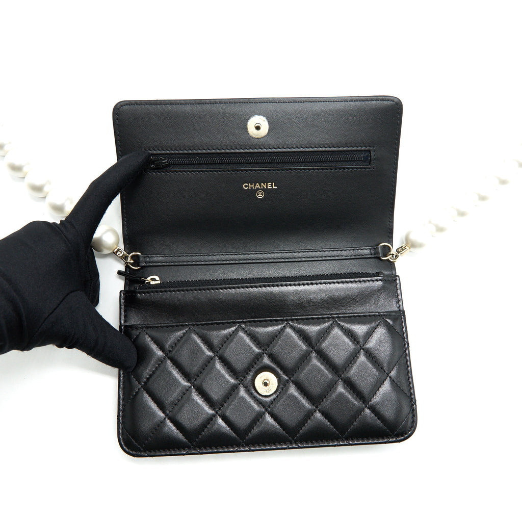 CHANEL GIANT PEARL CRUSH WALLET ON CHAIN BLACK