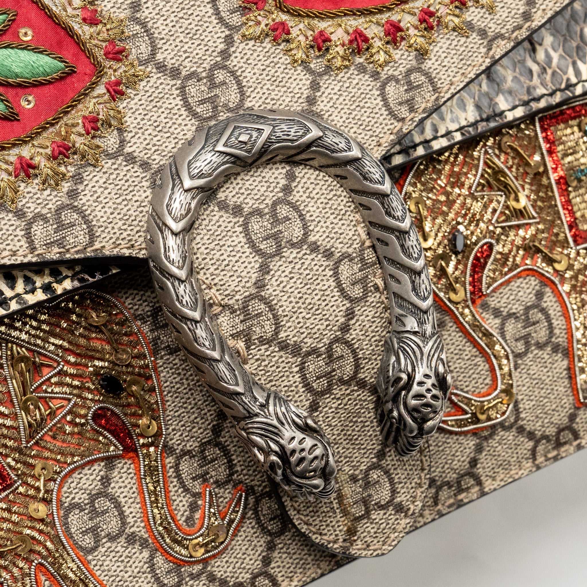 GUCCI SMALL ELEPHANT EMBROIDERED DIONYSUS SHOULDER BAG GG SUPREME CANVAS/LEATHER BEIGE/MULTICOLOUR SHW