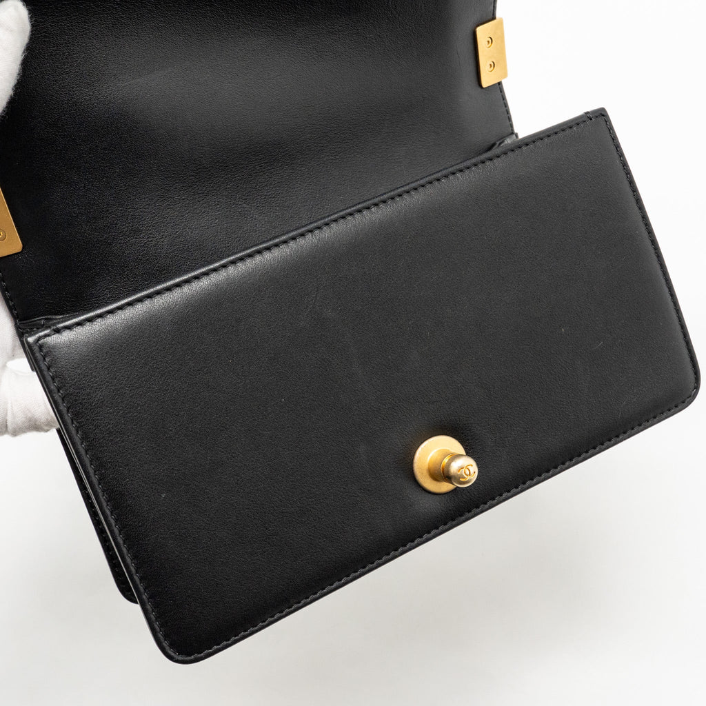 CHANEL SMALL BOY BAG CALFSKIN BLACK GHW