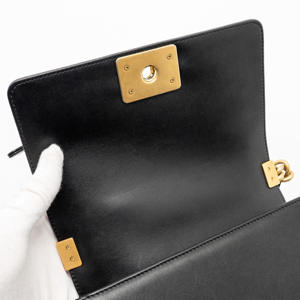 CHANEL SMALL BOY BAG CALFSKIN BLACK GHW