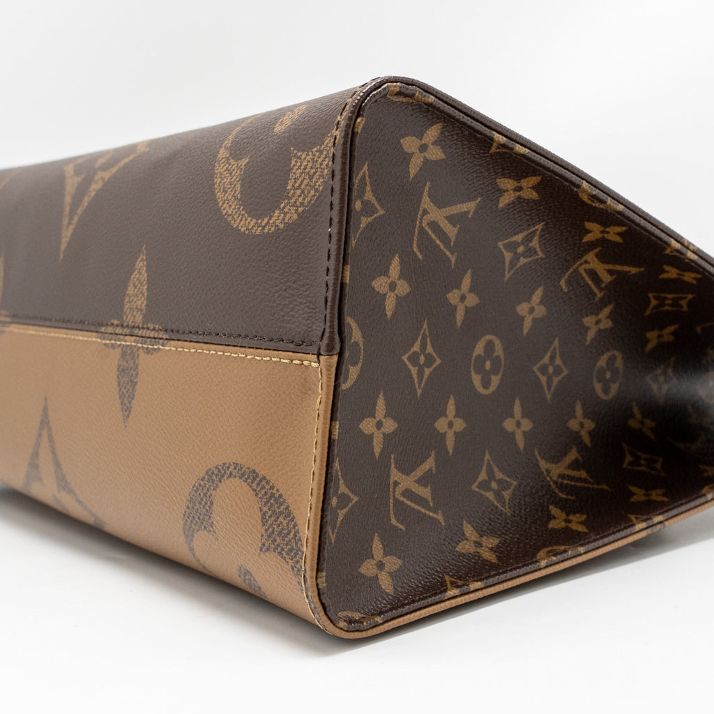 LOUIS VUITTON ONTHEGO MM MONOGRAM CANVAS GHW