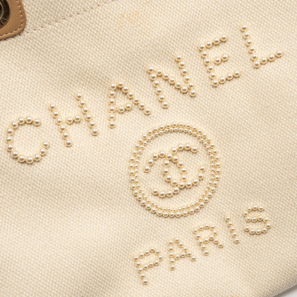 CHANEL DEAUVILLE TOTE BAG WITH PEARL LOGO FABRIC/LEATHER CREAMY WHITE/BEIGE LGHW
