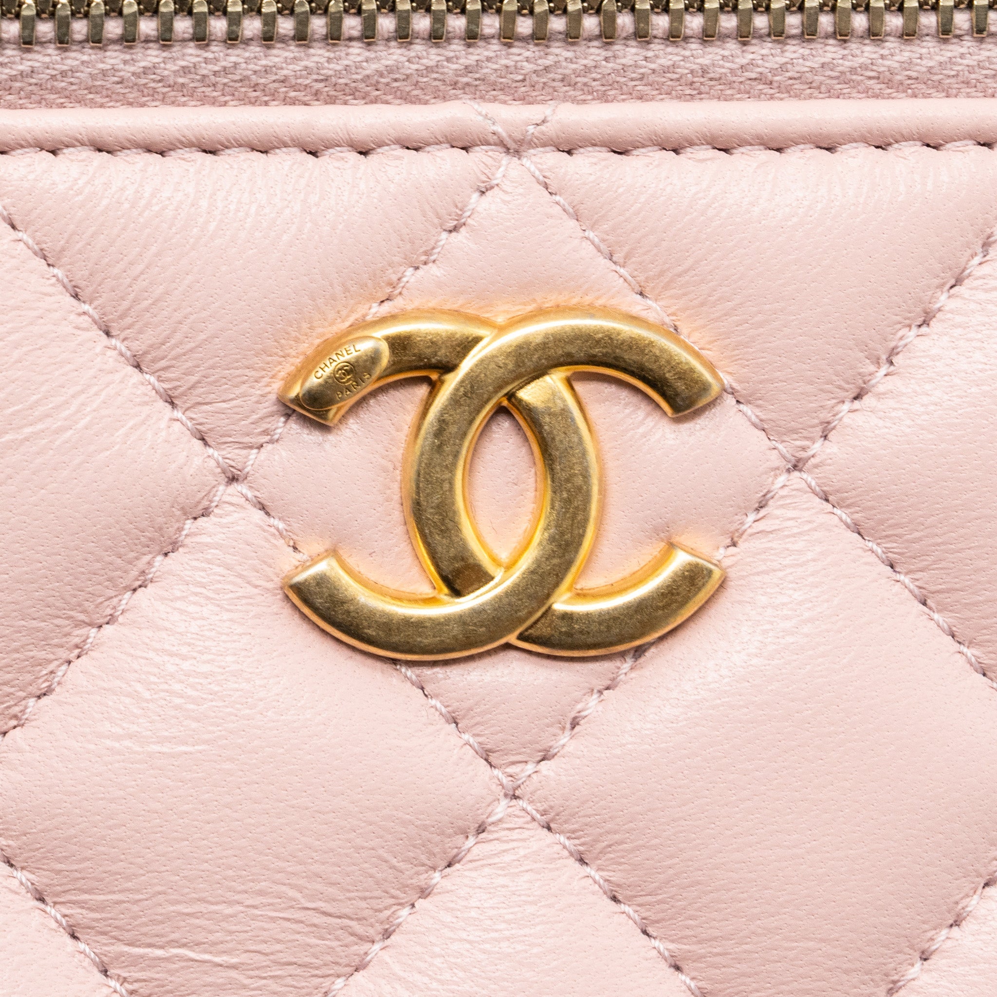 CHANEL LONG VANITY CASE CAMELLIA CHAIN LAMBSKIN  LIGHT PINK GHW (MICROCHIP)