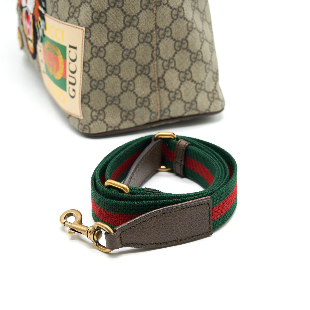 GUCCI SUPREME CANVAS TOTE BAG WITH STICKER