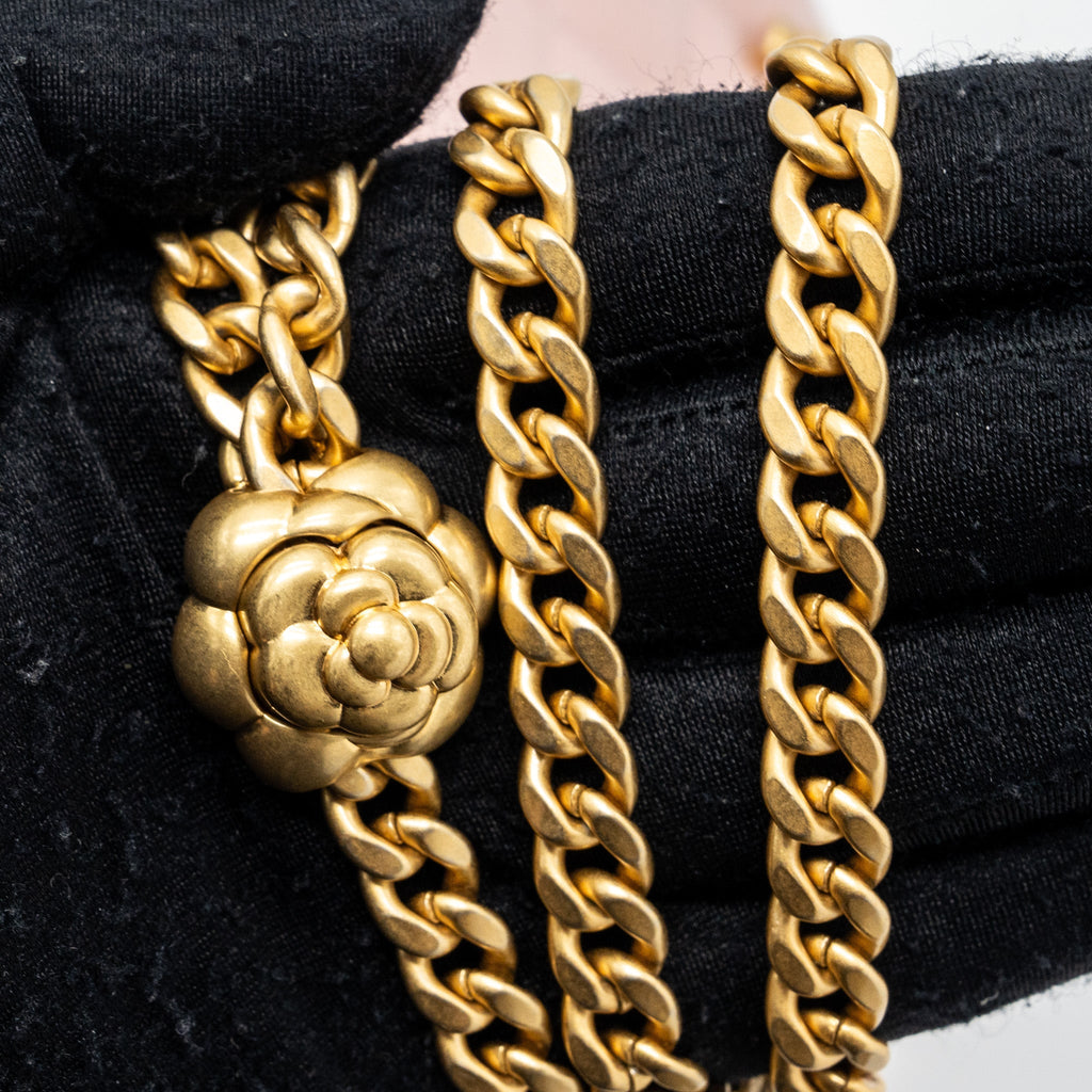 CHANEL LONG VANITY CASE CAMELLIA CHAIN LAMBSKIN  LIGHT PINK GHW (MICROCHIP)