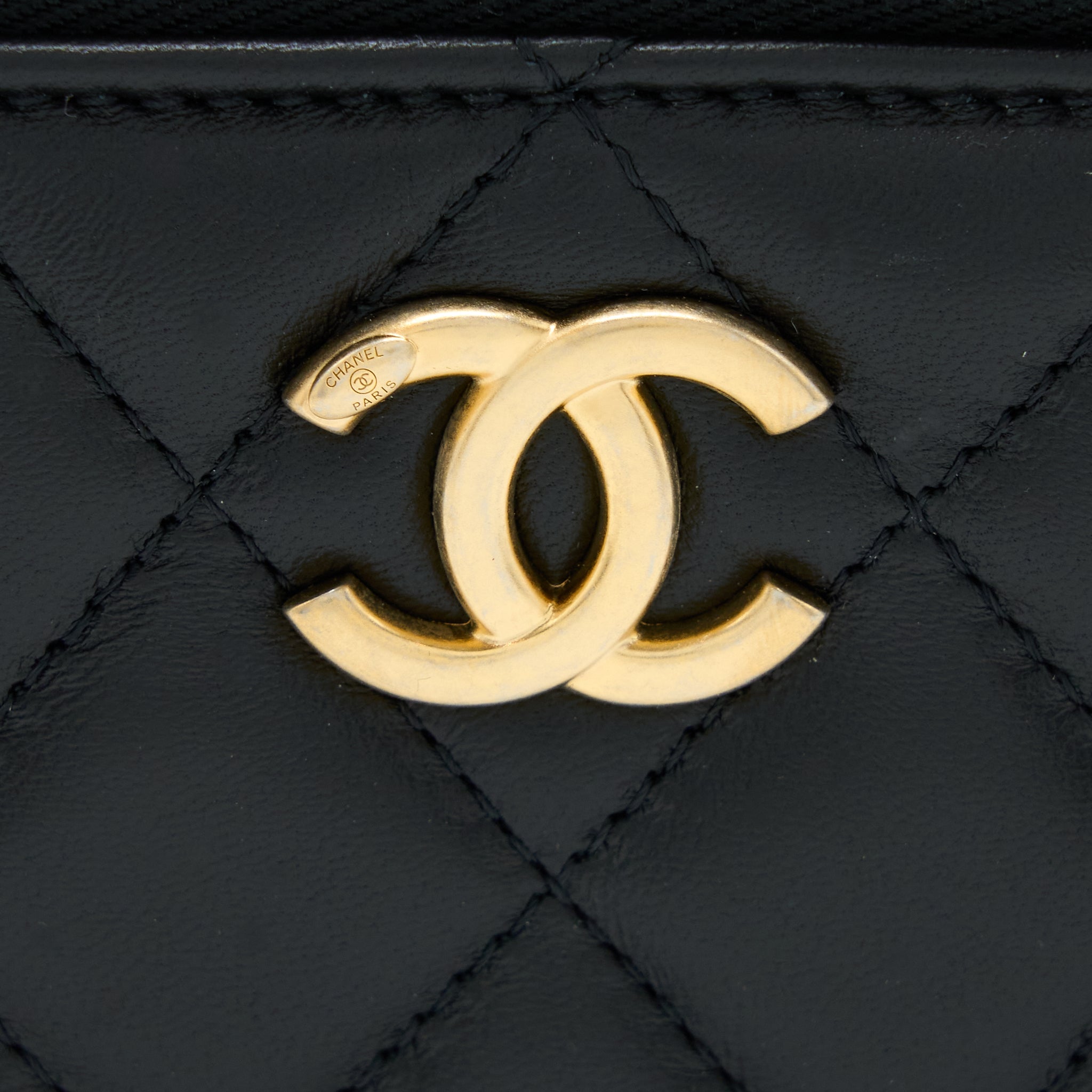 CHANEL 22K LEATHER CHAIN TOP HANDLE LONG VANITY CASE LAMBSKIN BLACK BRUSHED GHW