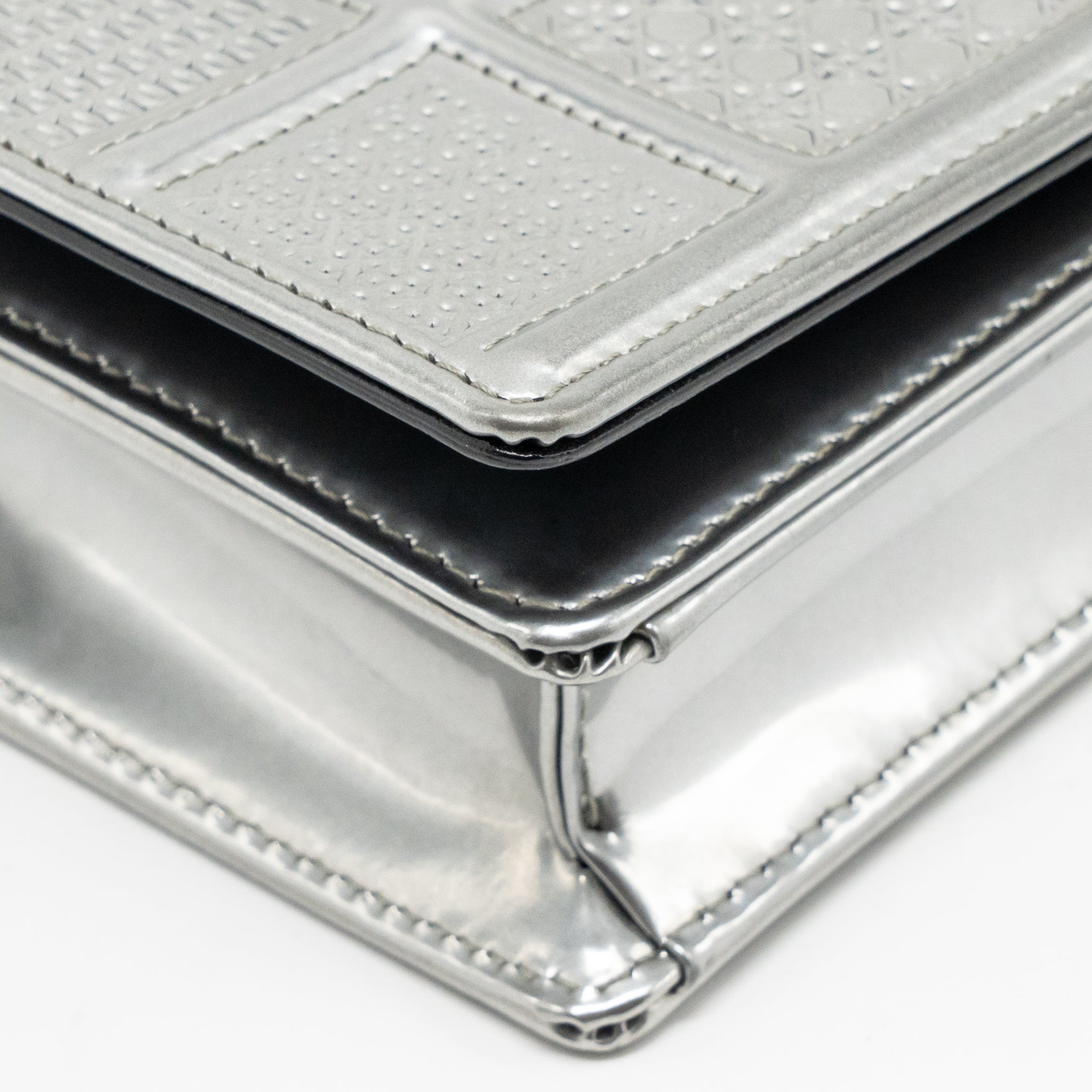 DIOR DIORAMA WALLET ON CHAIN METALLIC PATENT SILVER LGHW