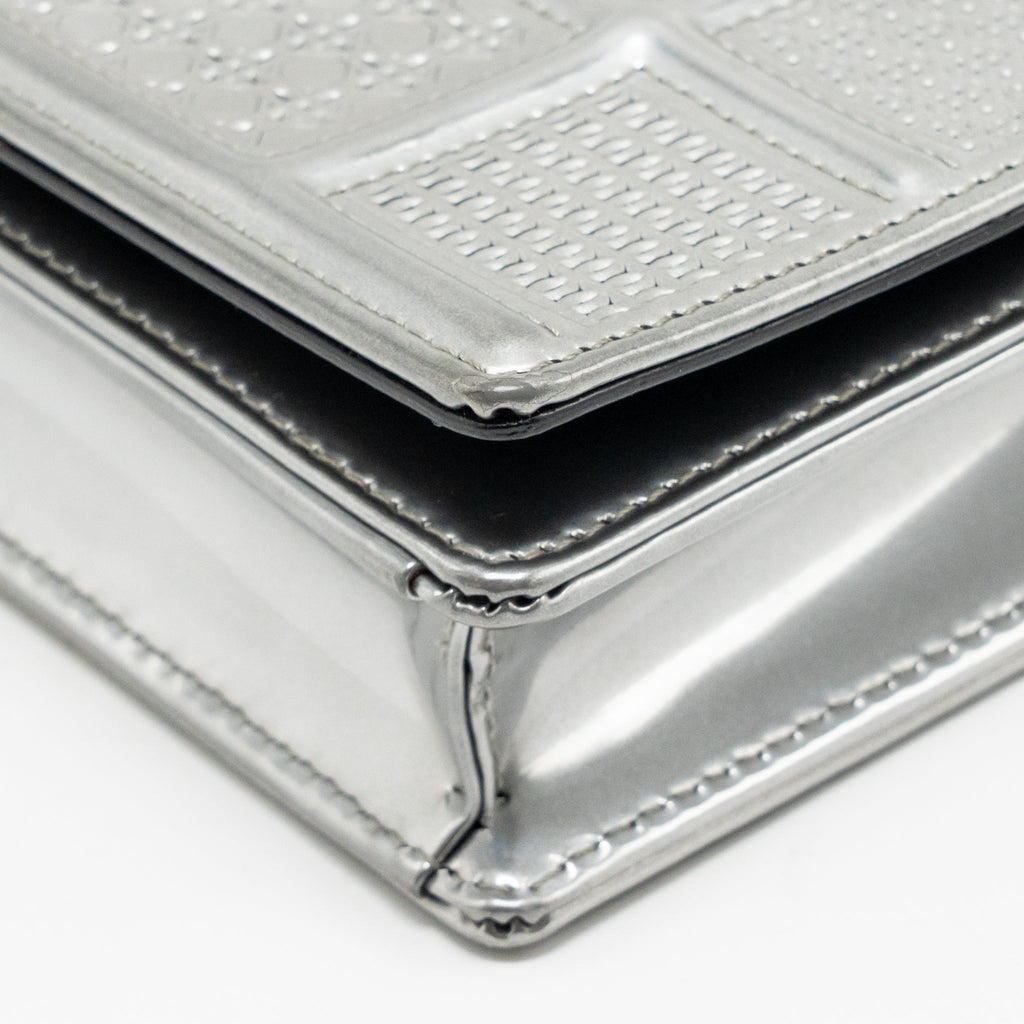 DIOR DIORAMA WALLET ON CHAIN METALLIC PATENT SILVER LGHW