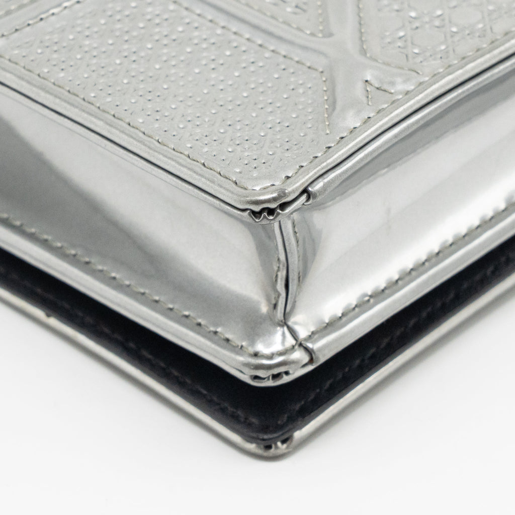 DIOR DIORAMA WALLET ON CHAIN METALLIC PATENT SILVER LGHW