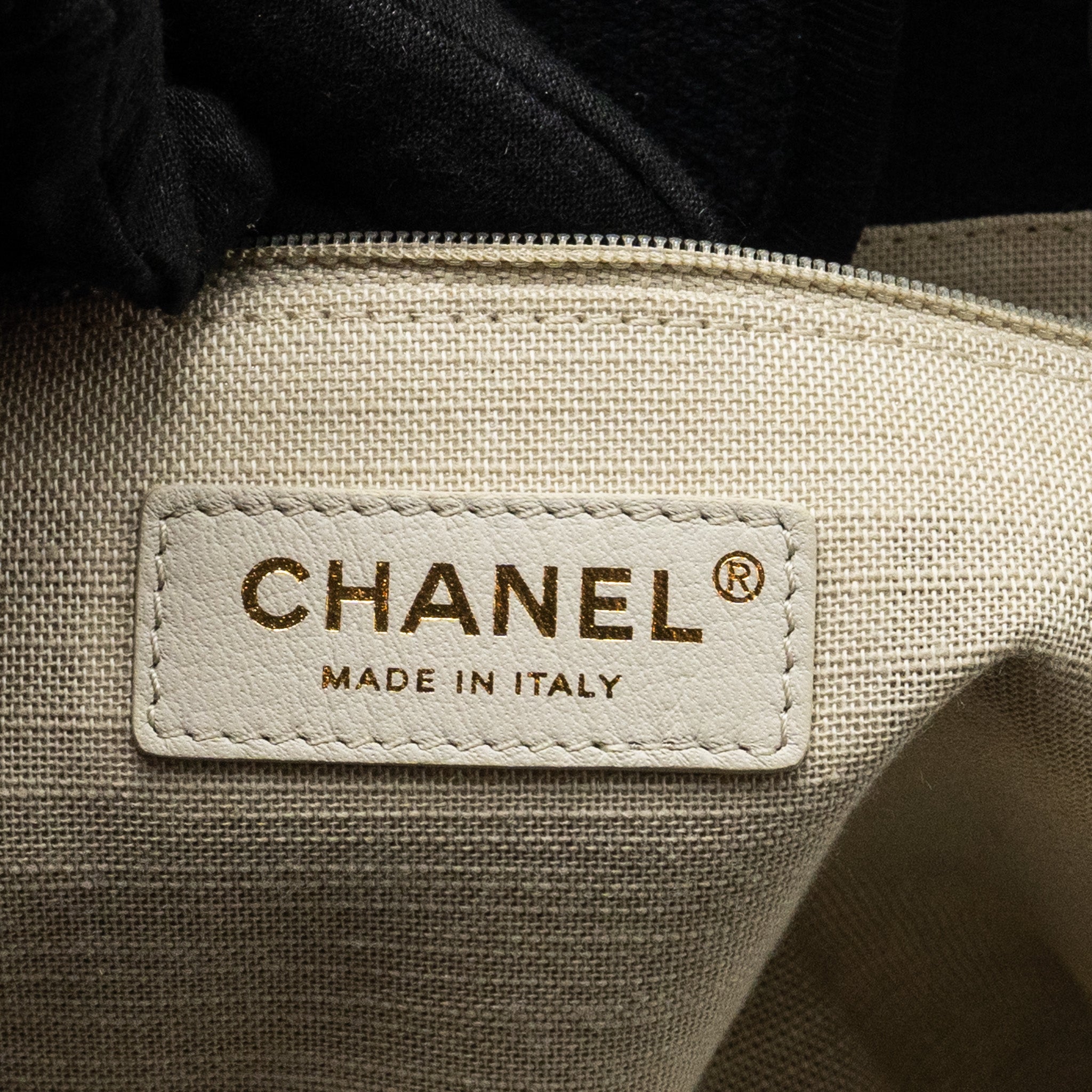 CHANEL SMALL DEAUVILLE SHOPPING TOTE BAG CALFSKIN/FABRIC BLACK LGHW (MICROCHIP)