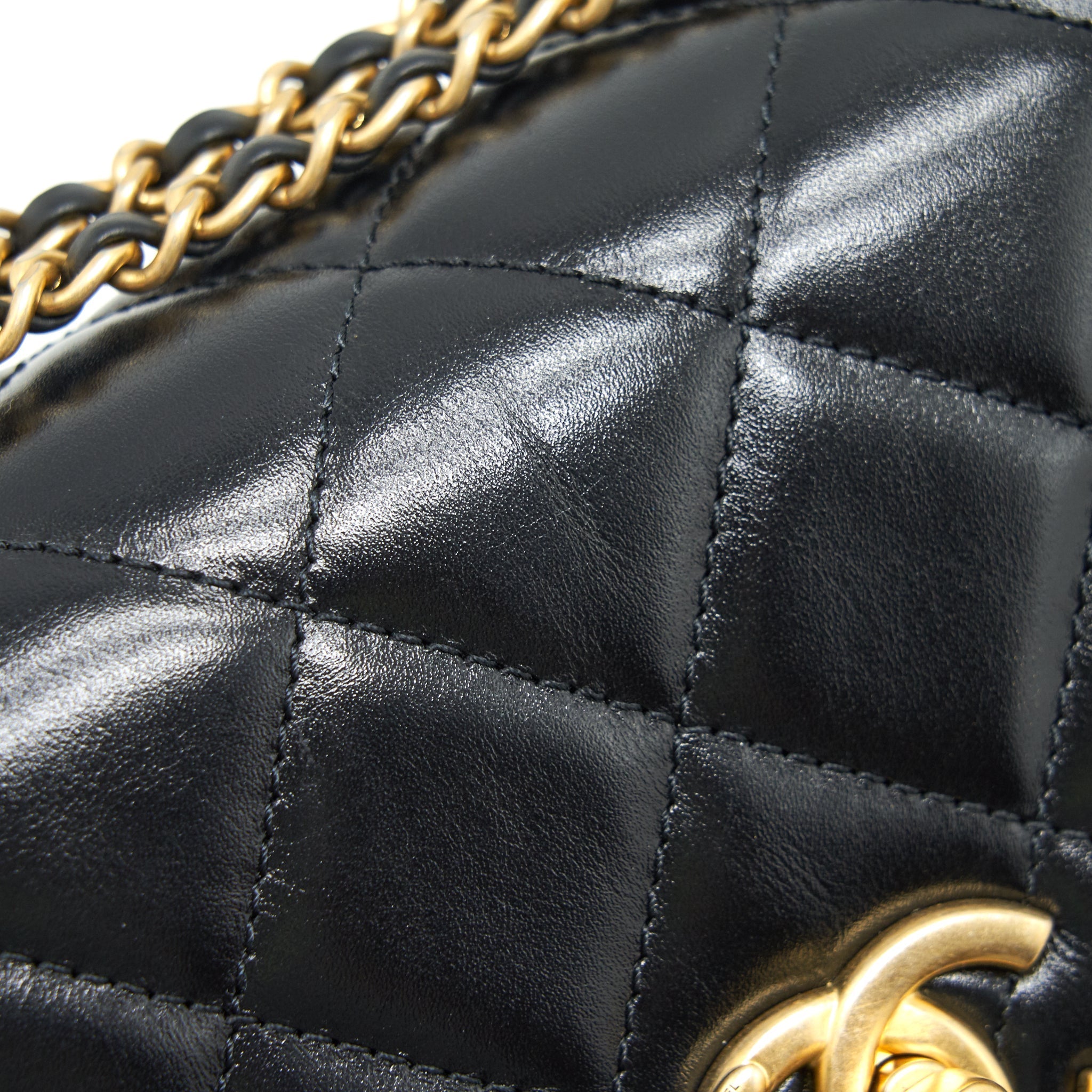 CHANEL 21A GOLD CRUSH FLAP BAG CALFSKIN BLACK GHW