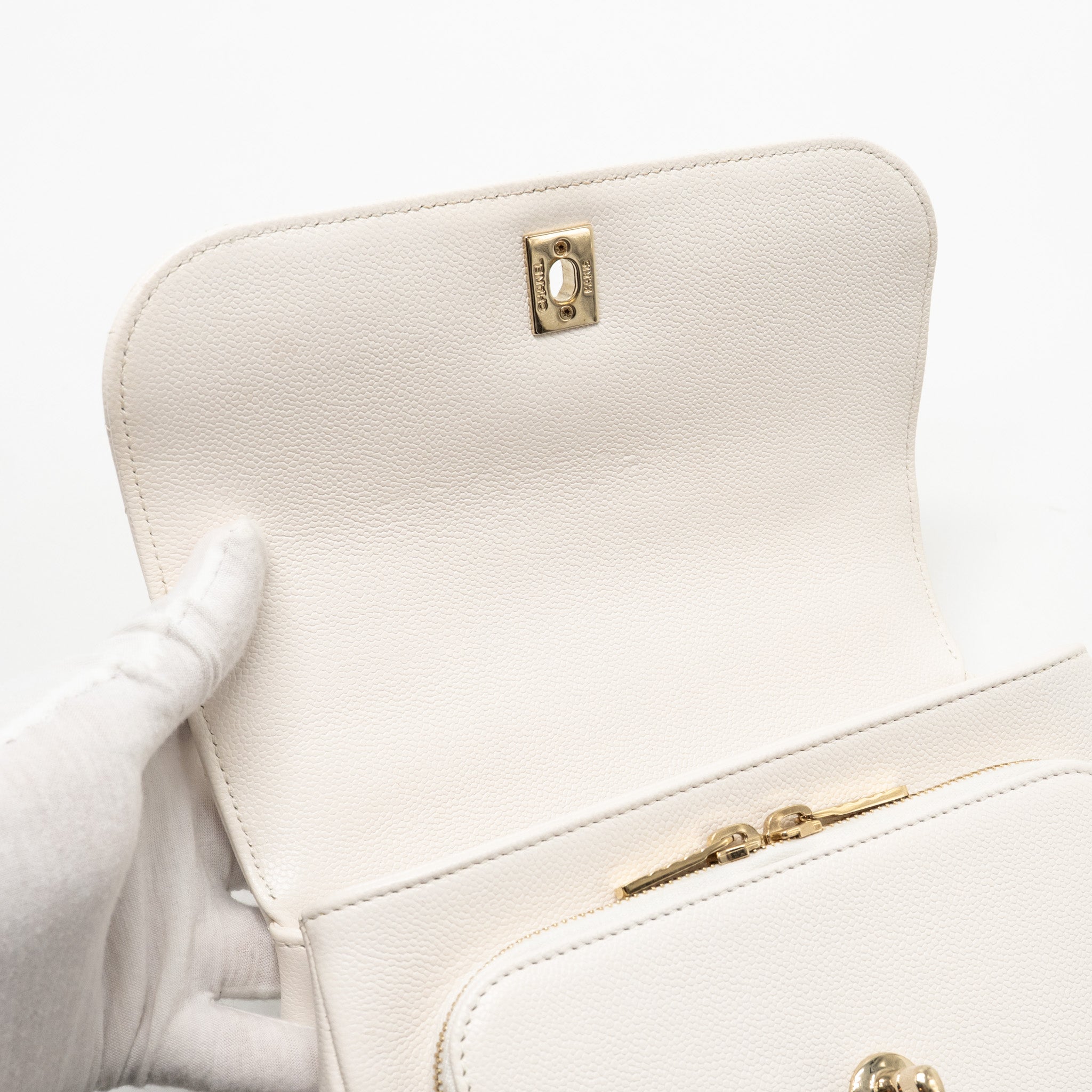 CHANEL MEDIUM BUSINESS AFFINITY CAVIAR WHITE LGHW