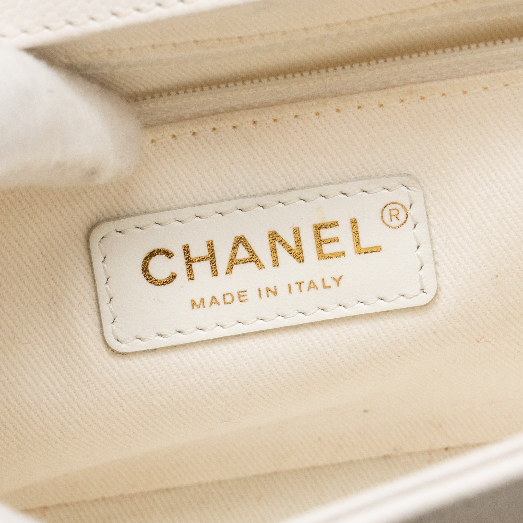 CHANEL MEDIUM BUSINESS AFFINITY CAVIAR WHITE LGHW