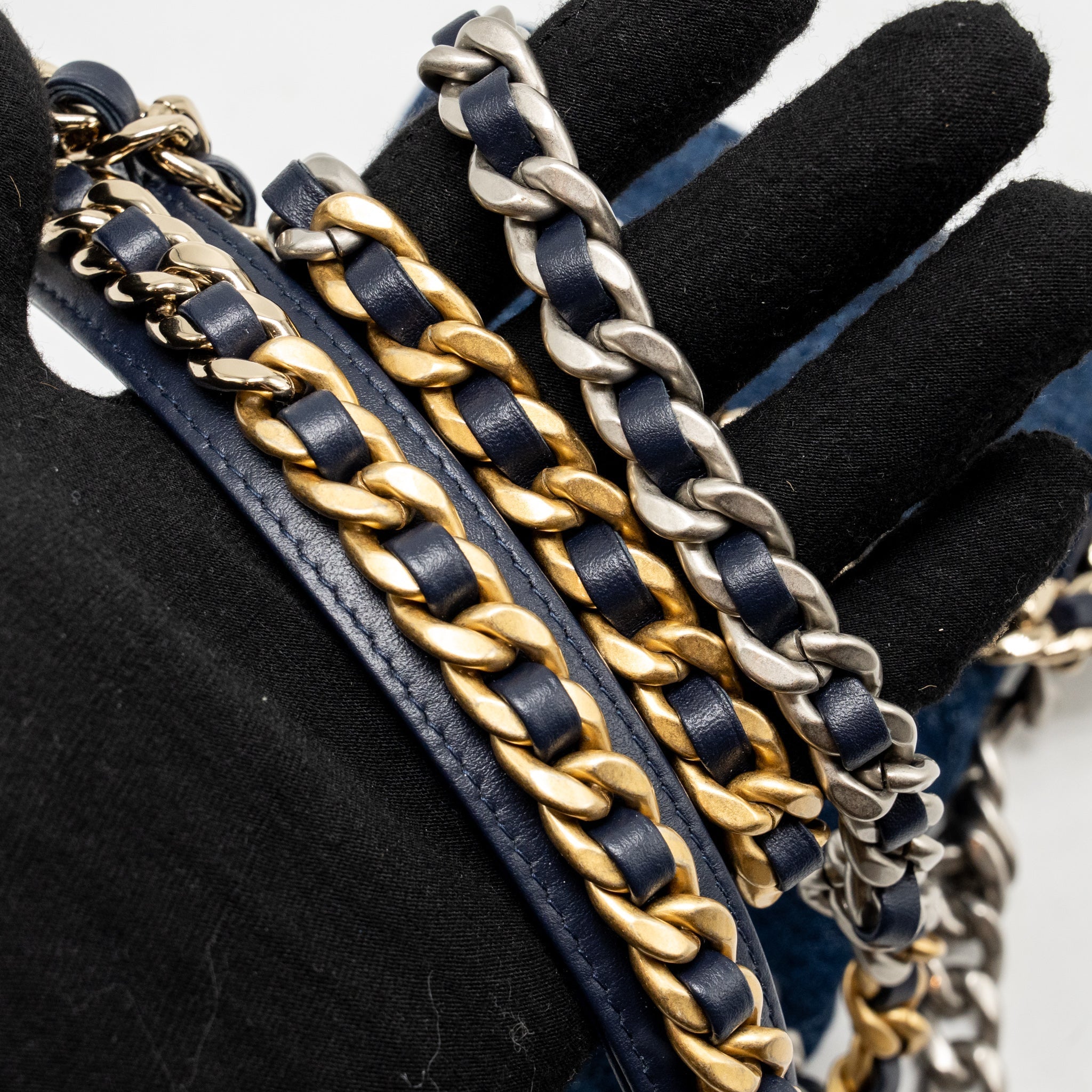 CHANEL 19 WALLET ON CHAIN DENIM DARK BLUE MULTICOLOUR HARDWARE (MICROCHIP)