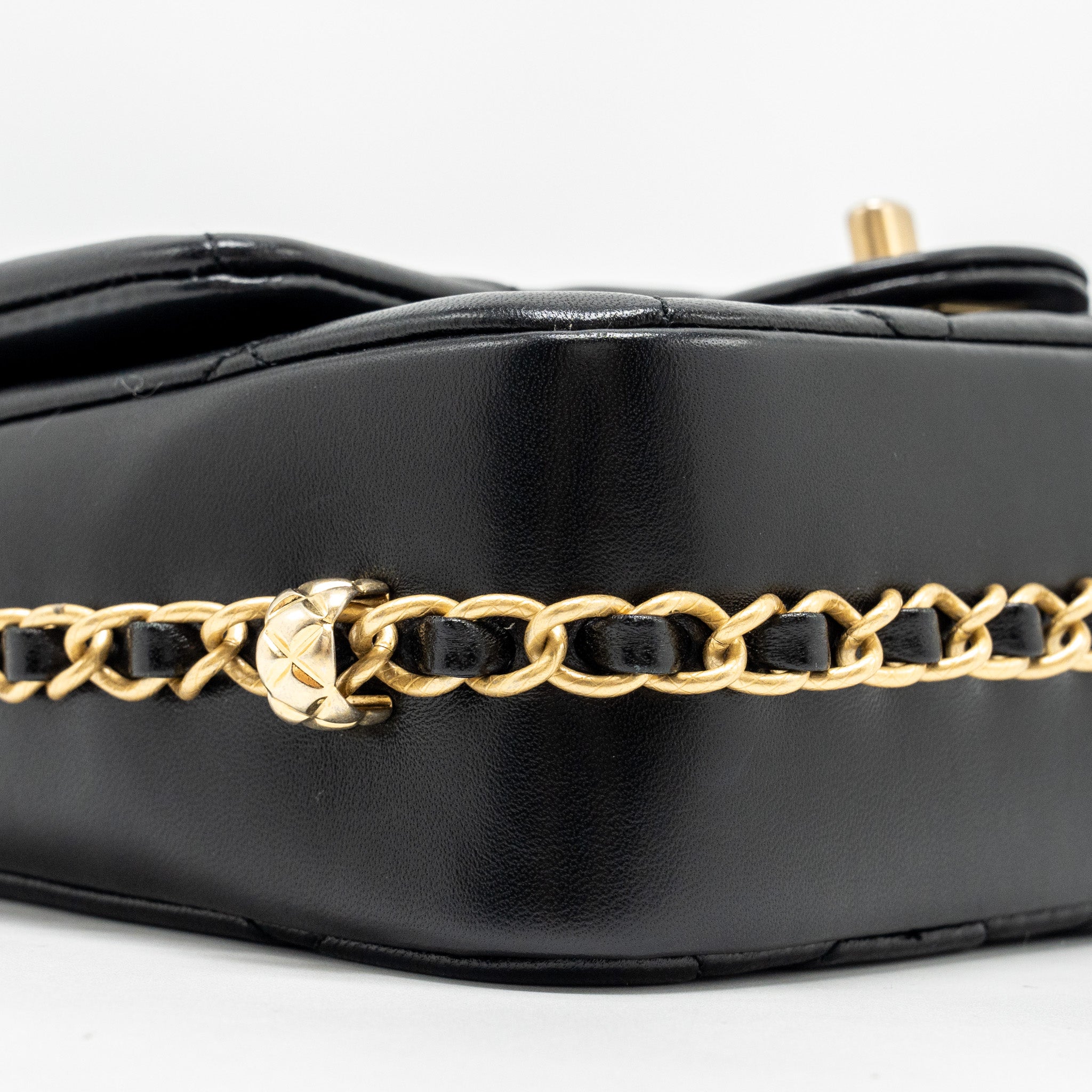 CHANEL QUILTED FLAP BAG WITH DETAILED LOGO AND CHAIN LAMBSKIN BLACK GHW (MICROCHIP)
