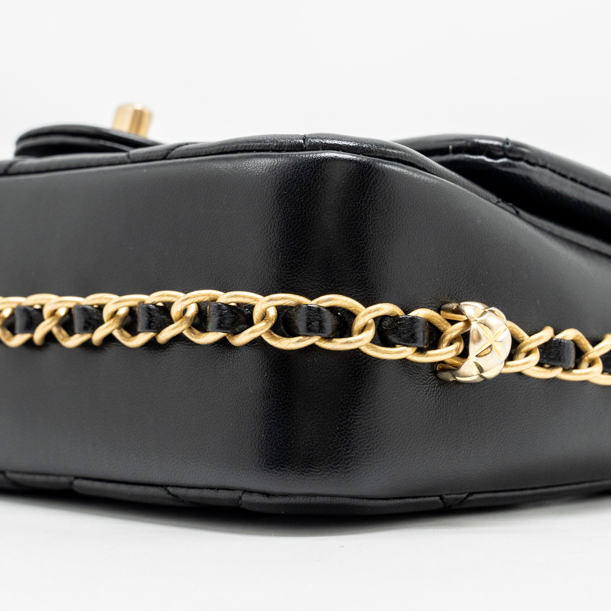 CHANEL QUILTED FLAP BAG WITH DETAILED LOGO AND CHAIN LAMBSKIN BLACK GHW (MICROCHIP)