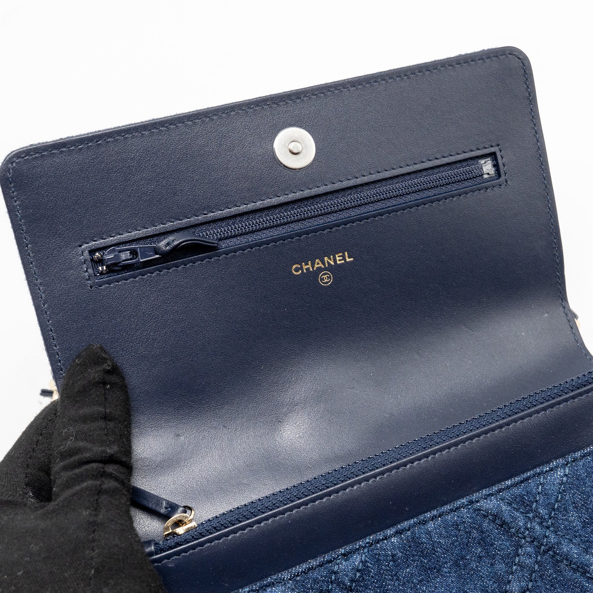 CHANEL 19 WALLET ON CHAIN DENIM DARK BLUE MULTICOLOUR HARDWARE (MICROCHIP)
