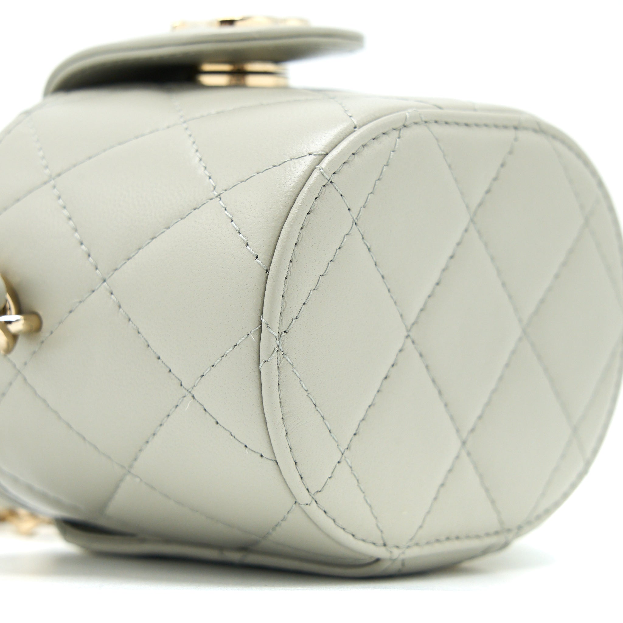 CHANEL GIANT CHAIN MINI VANITY CASE LAMBSKIN LIGHT GREY LGHW