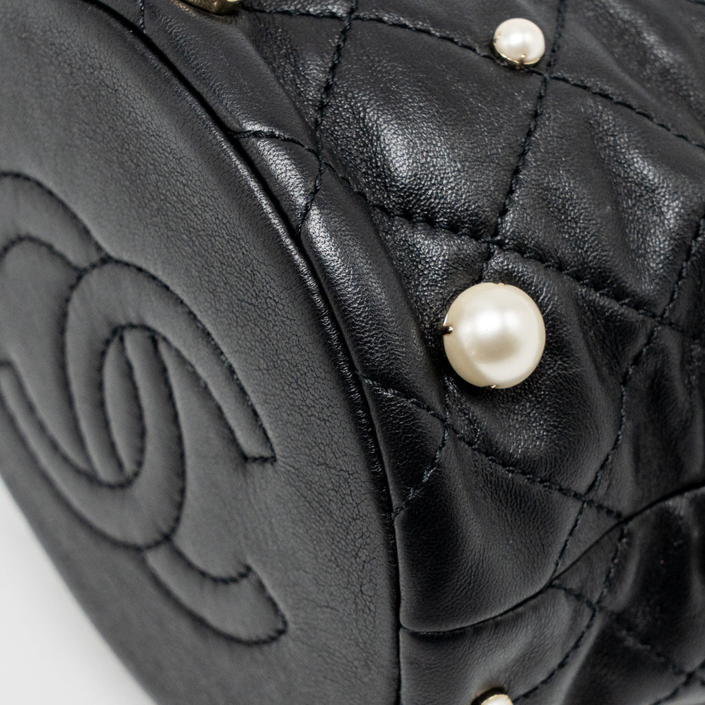 CHANEL ABOUT PEARLS QUILTED DRAWSTRING BUCKET BAG LAMBSKIN BLACK LGHW