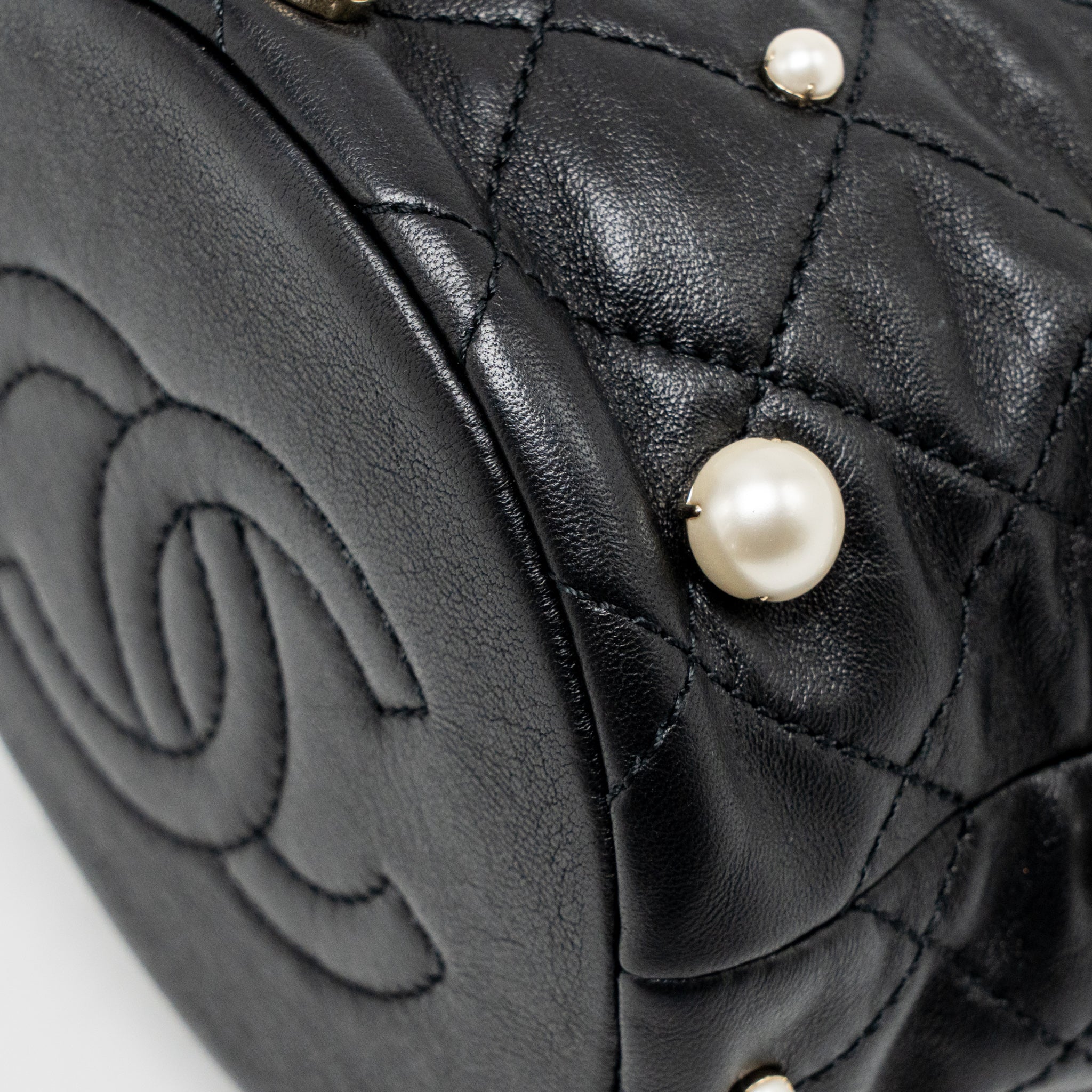 CHANEL ABOUT PEARLS QUILTED DRAWSTRING BUCKET BAG LAMBSKIN BLACK LGHW