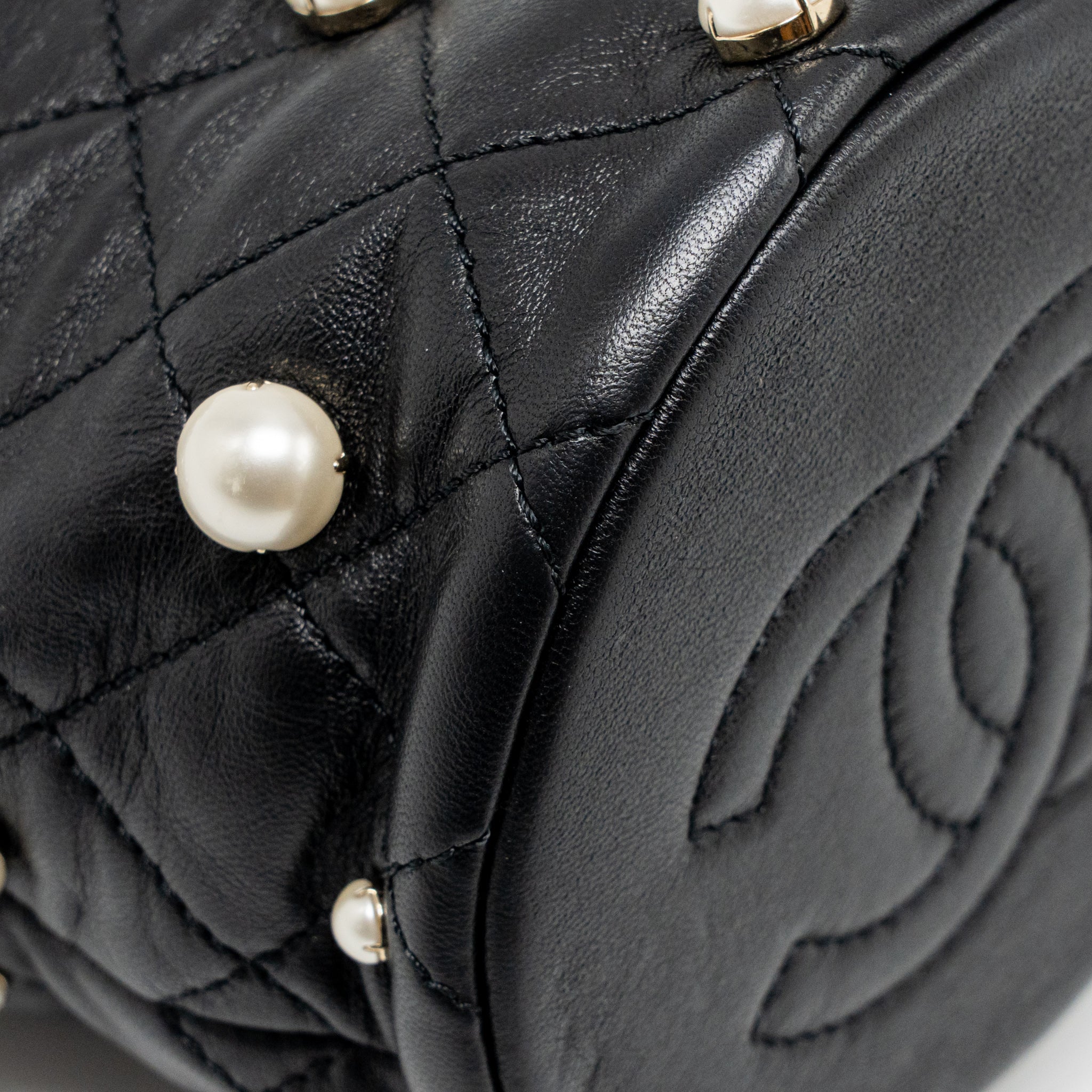 CHANEL ABOUT PEARLS QUILTED DRAWSTRING BUCKET BAG LAMBSKIN BLACK LGHW