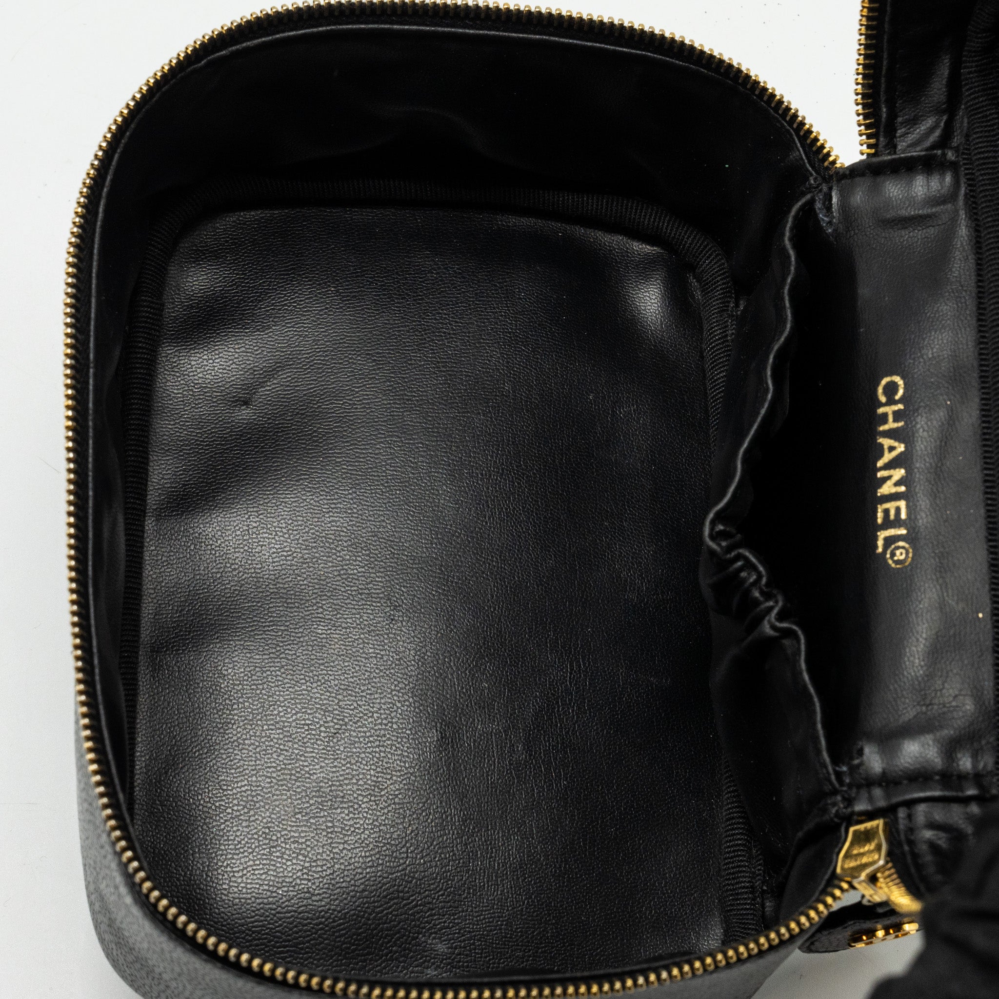 CHANEL VINTAGE VANITY CASE CAVIAR BLACK GHW
