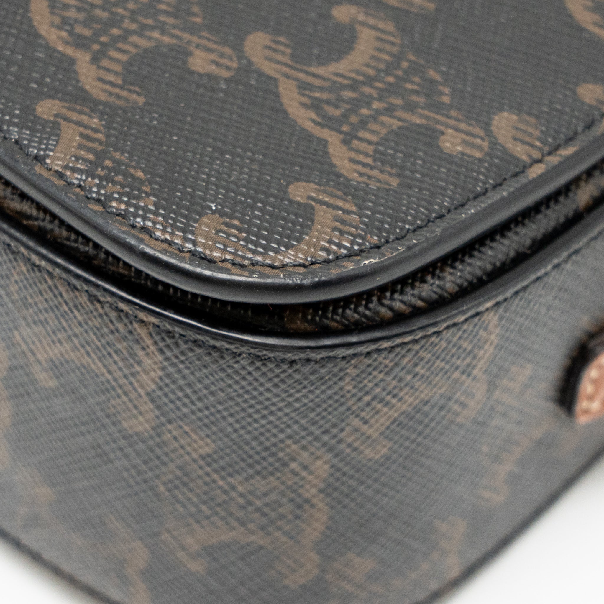 CELINE CLUTCH ON STRAP TABOU TRIOMPHE CANVAS/CALFSKIN TAN GHW