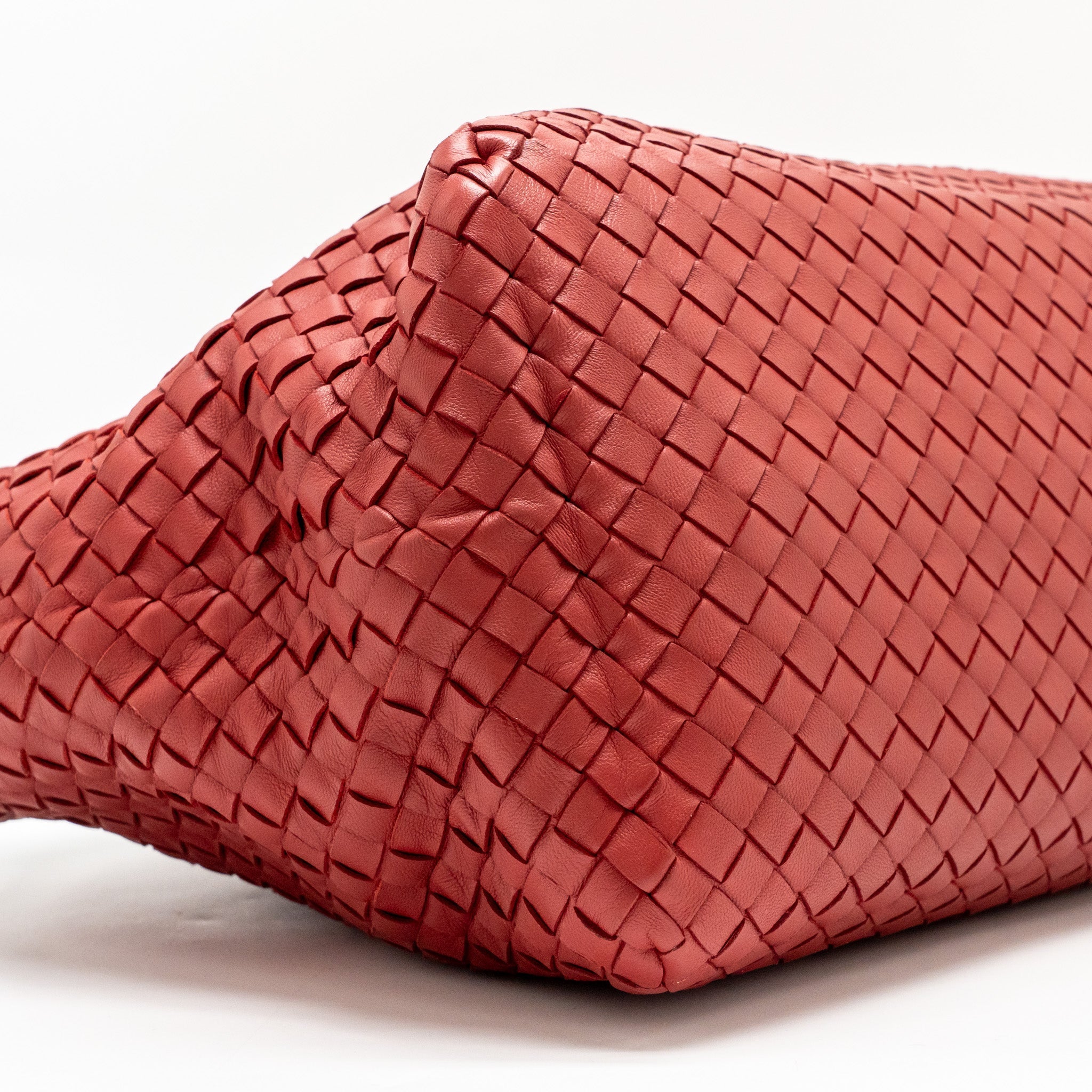 BOTTEGA VENETA INTRECCIATO CHAIN SHOULDER BAG LEATHER RED/BLACK WITH BLACK HARDWARE