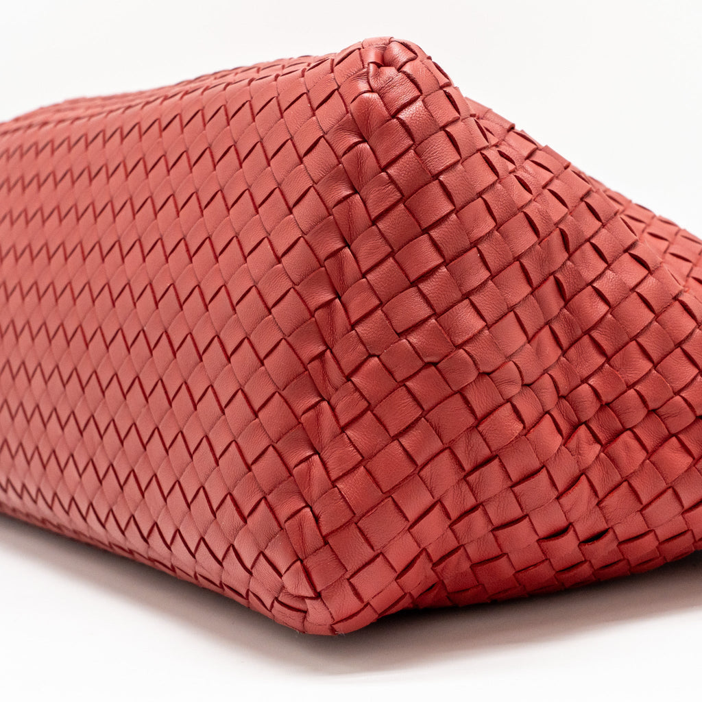 BOTTEGA VENETA INTRECCIATO CHAIN SHOULDER BAG LEATHER RED/BLACK WITH BLACK HARDWARE