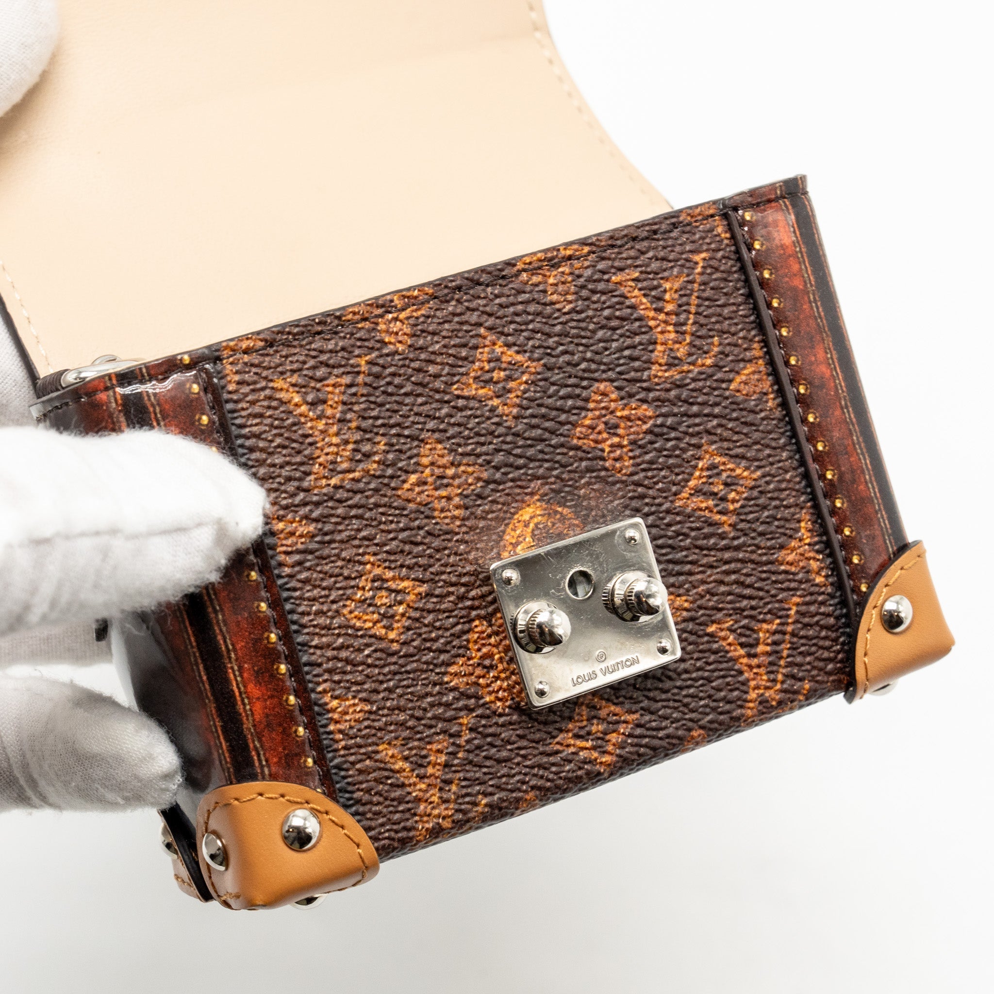 LOUIS VUITTON ESSENTIAL TRUNK MINI BAG/BAG CHARM MONOGRAM CANVAS MULTICOLOUR HARDWARE