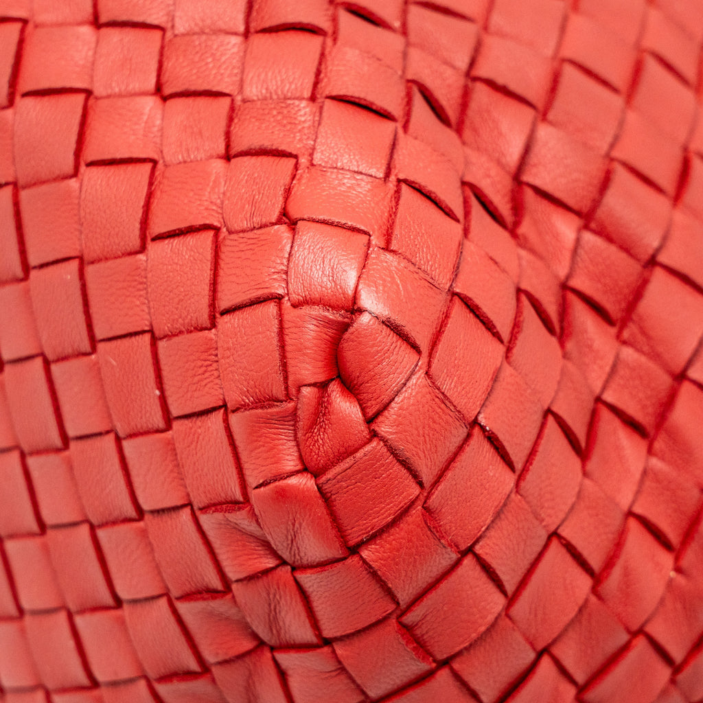 BOTTEGA VENETA INTRECCIATO CHAIN SHOULDER BAG LEATHER RED/BLACK WITH BLACK HARDWARE