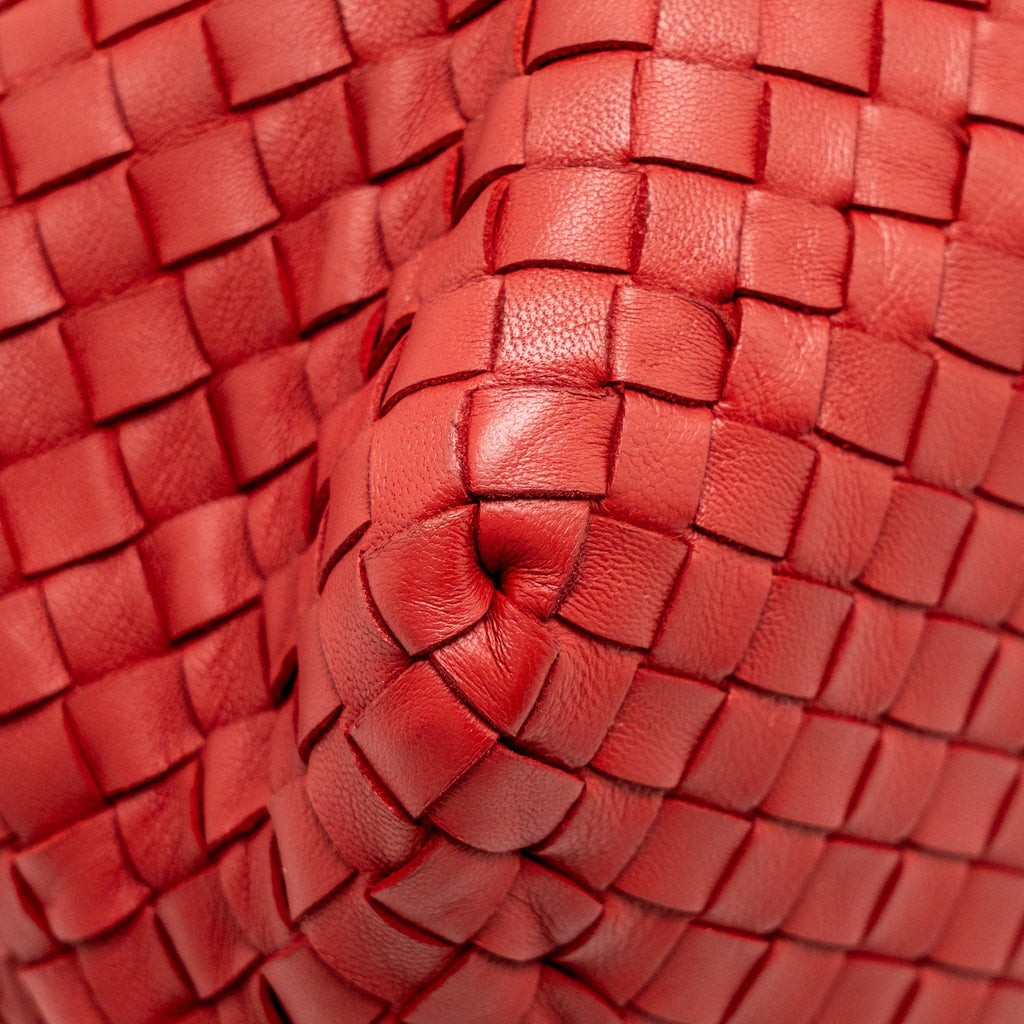 BOTTEGA VENETA INTRECCIATO CHAIN SHOULDER BAG LEATHER RED/BLACK WITH BLACK HARDWARE