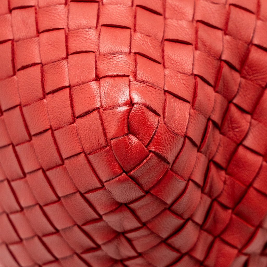 BOTTEGA VENETA INTRECCIATO CHAIN SHOULDER BAG LEATHER RED/BLACK WITH BLACK HARDWARE