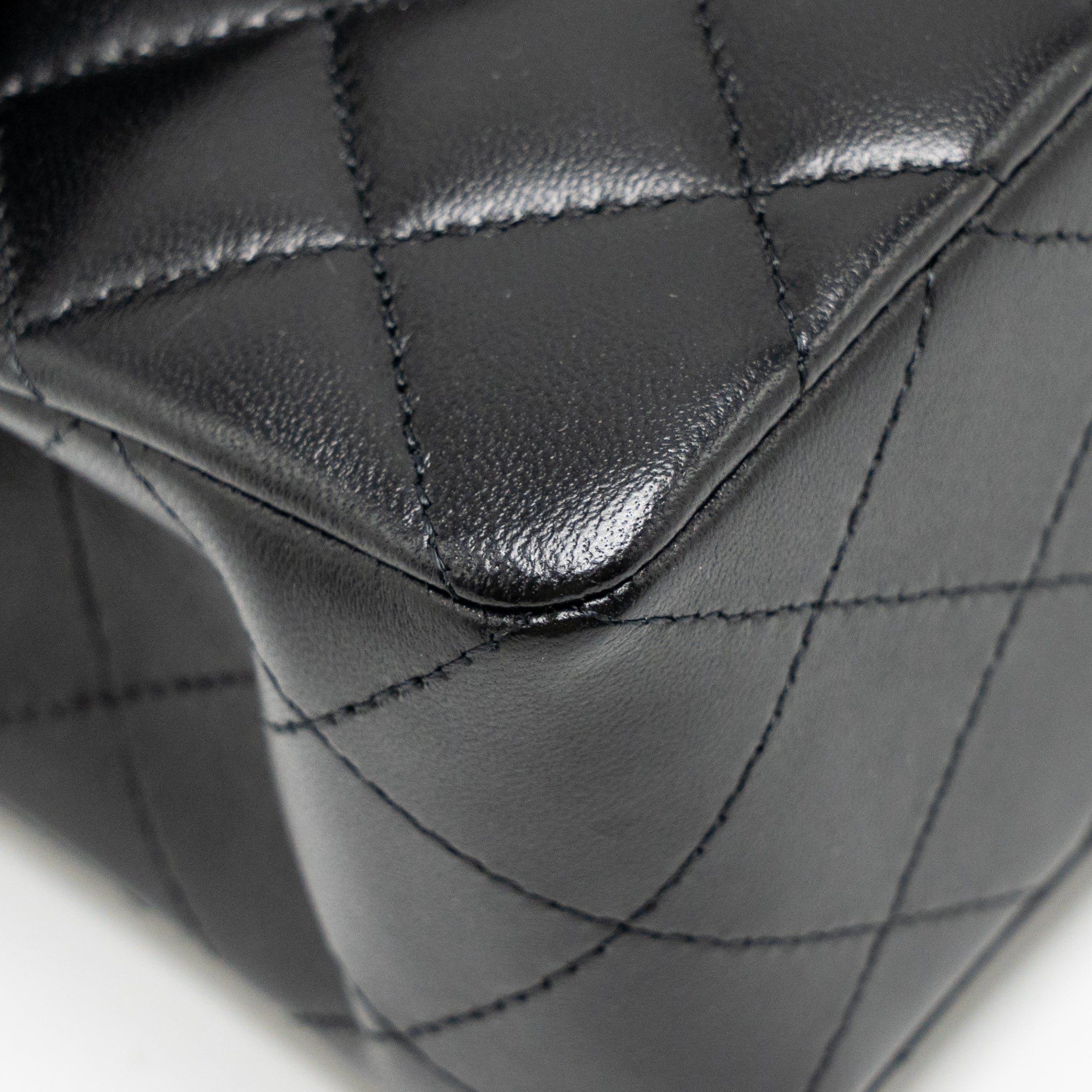 CHANEL SMALL CLASSIC DOUBLE FLAP BAG LAMBSKIN BLACK LGHW (MICROCHIP)