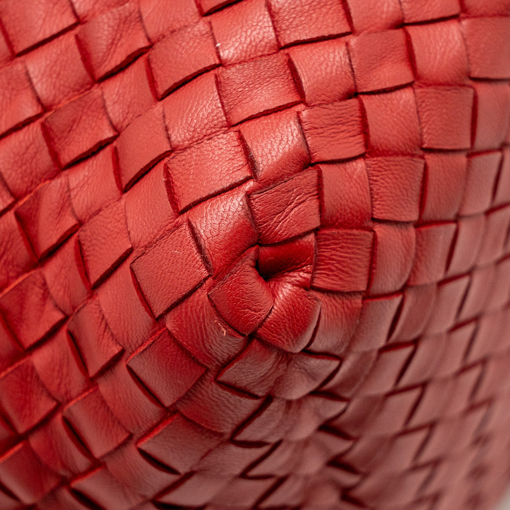 BOTTEGA VENETA INTRECCIATO CHAIN SHOULDER BAG LEATHER RED/BLACK WITH BLACK HARDWARE