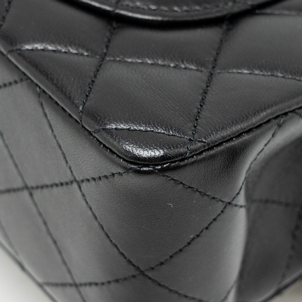 CHANEL SMALL CLASSIC DOUBLE FLAP BAG LAMBSKIN BLACK LGHW (MICROCHIP)