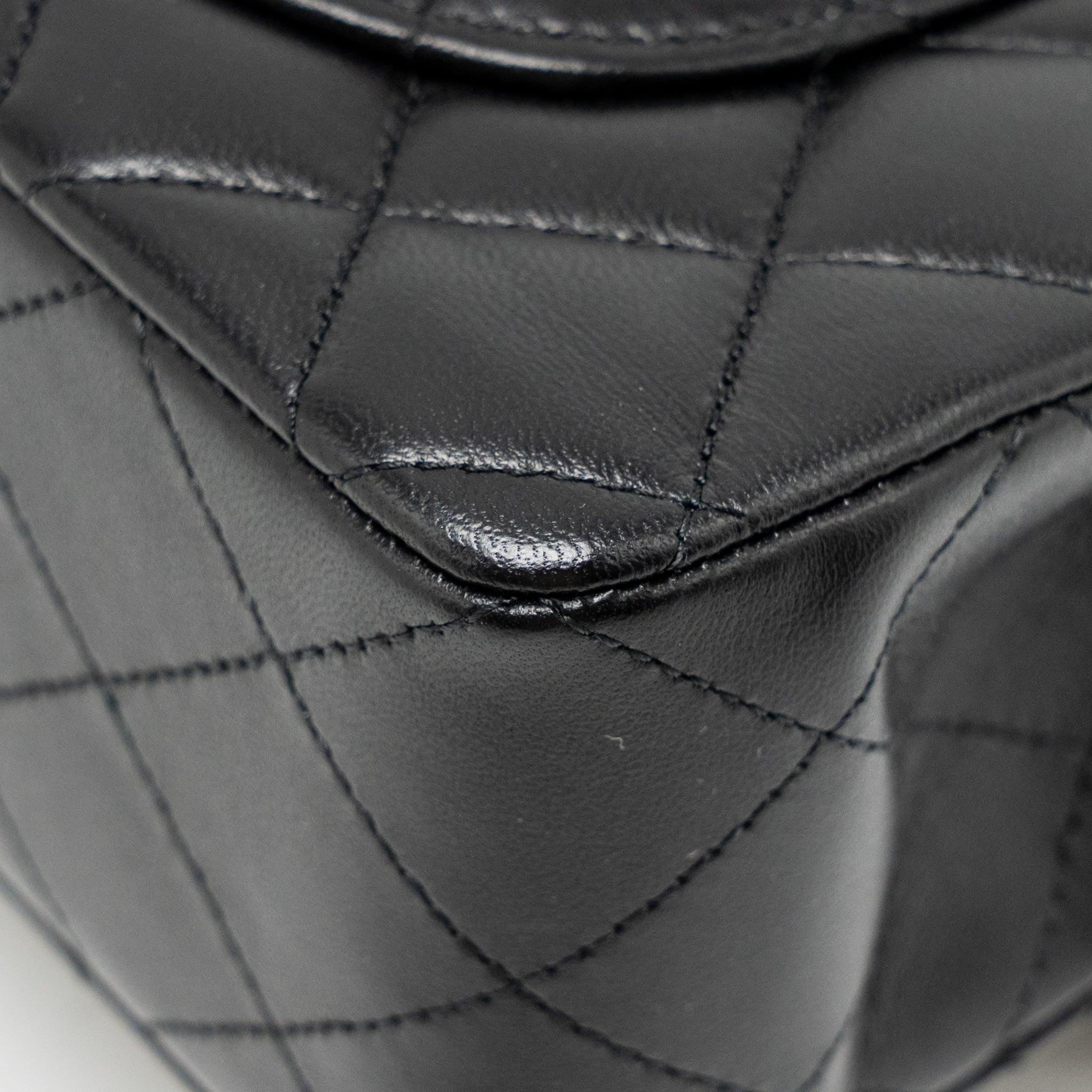 CHANEL SMALL CLASSIC DOUBLE FLAP BAG LAMBSKIN BLACK LGHW (MICROCHIP)