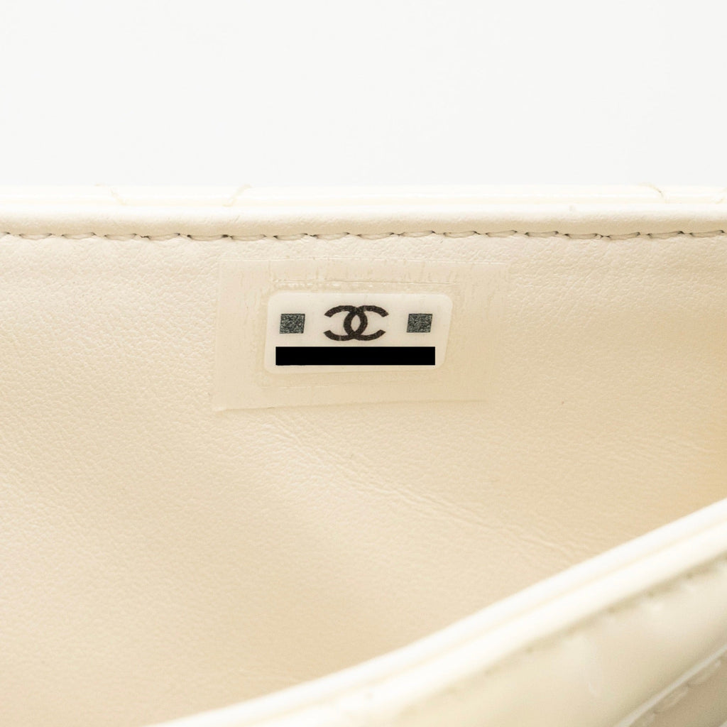 CHANEL ROUND CLUTCH PATENT LEATHER WHITE GHW (MICROCHIP)