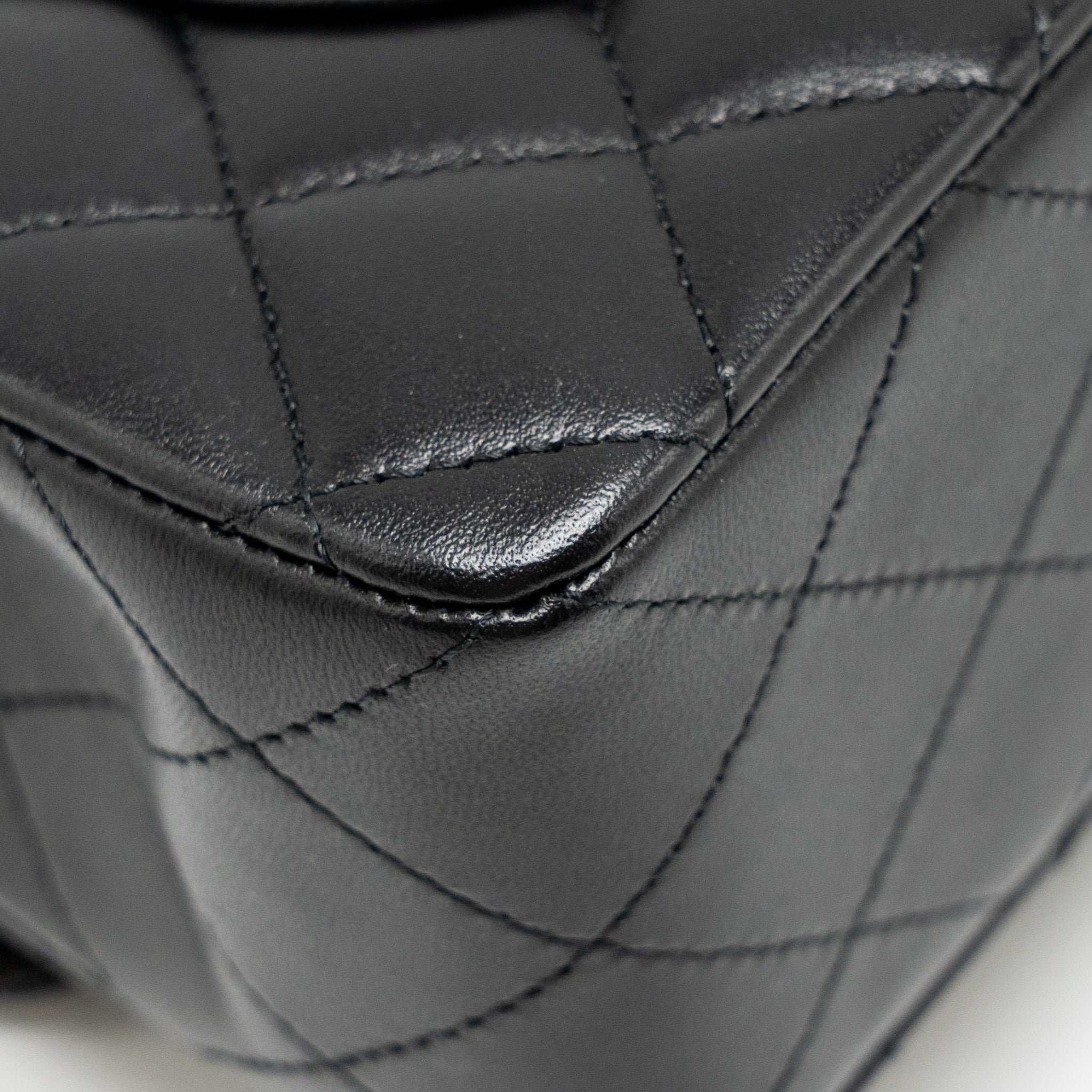 CHANEL SMALL CLASSIC DOUBLE FLAP BAG LAMBSKIN BLACK LGHW (MICROCHIP)