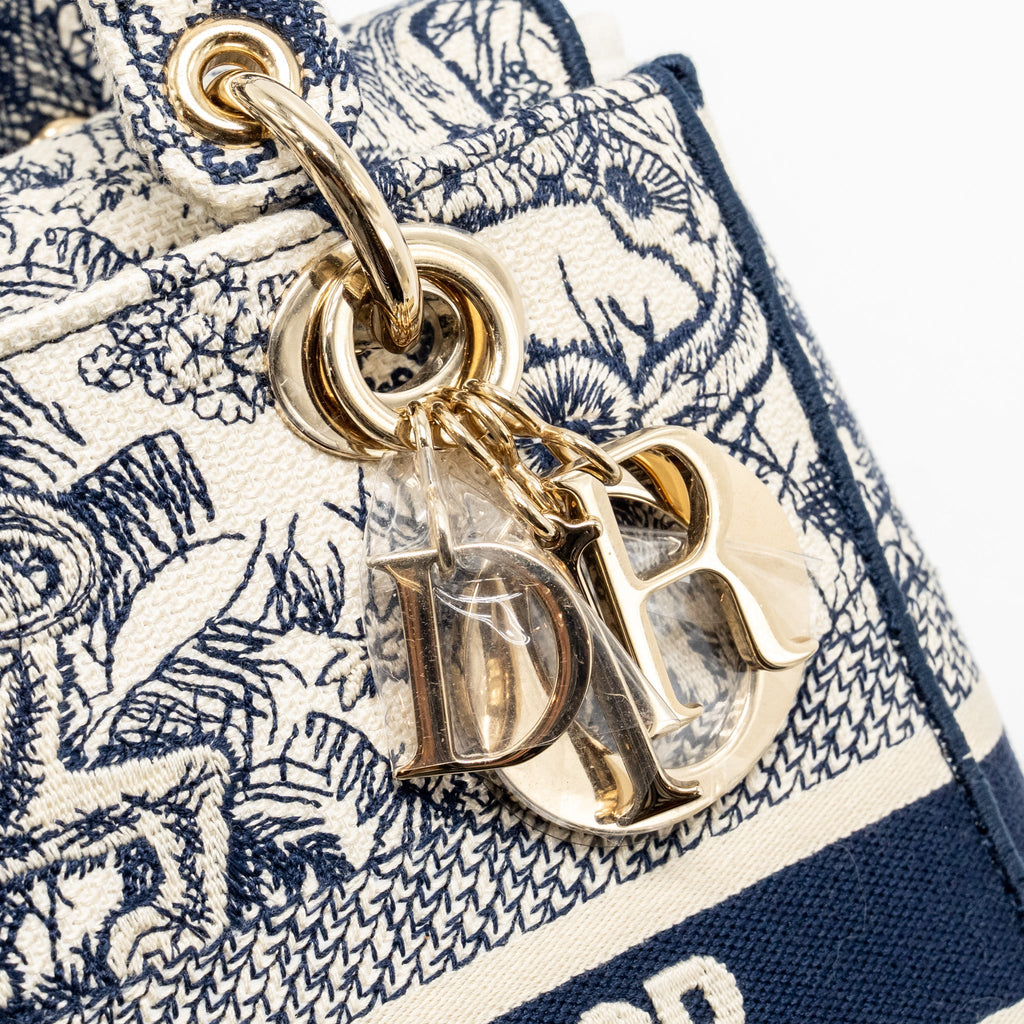DIOR MEDIUM LADY D-LITE BAG TOILE DE JOUY EMBROIDERY BLUE LGHW